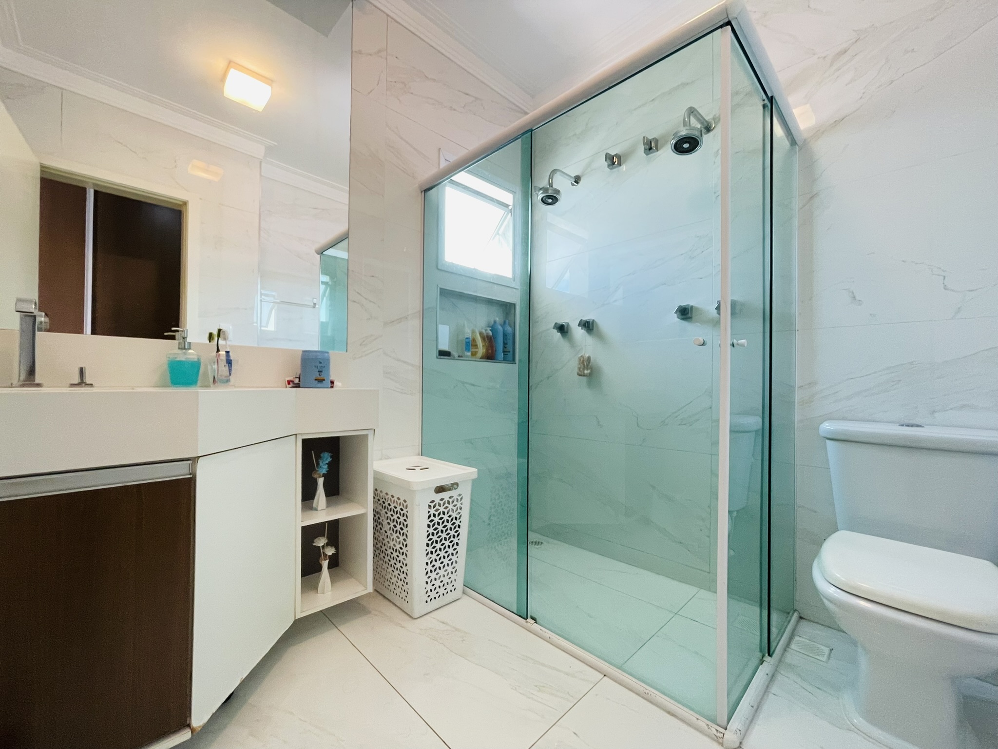 Casa à venda com 3 dormitórios no Condomínio Moema Ville em Pindamonhangaba/SP.