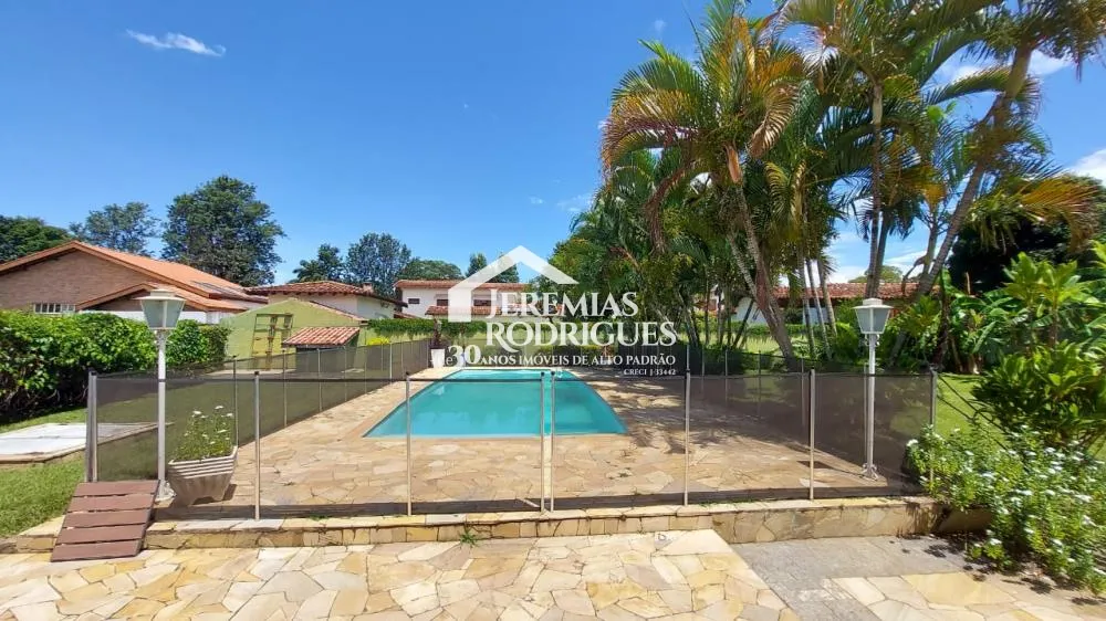 Casa térrea com 5 dorm - Condomínio Village Paineiras.