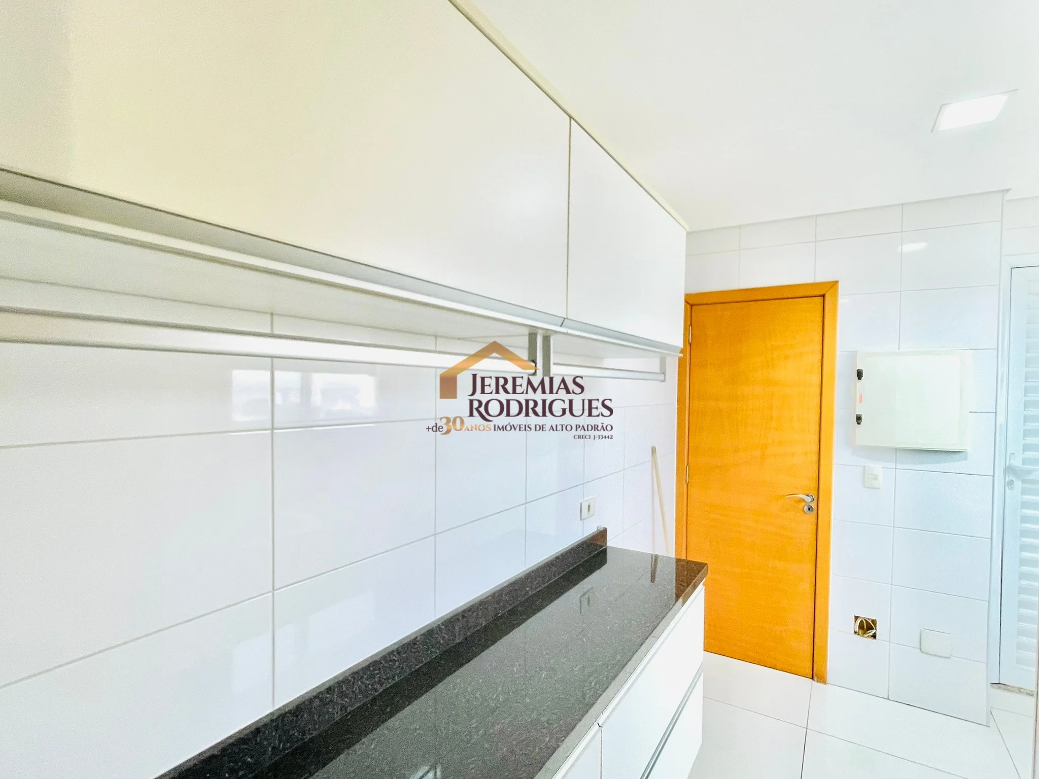 Apartamento Mobiliado para locação e venda no Condomínio Des Arts em Taubaté/SP.