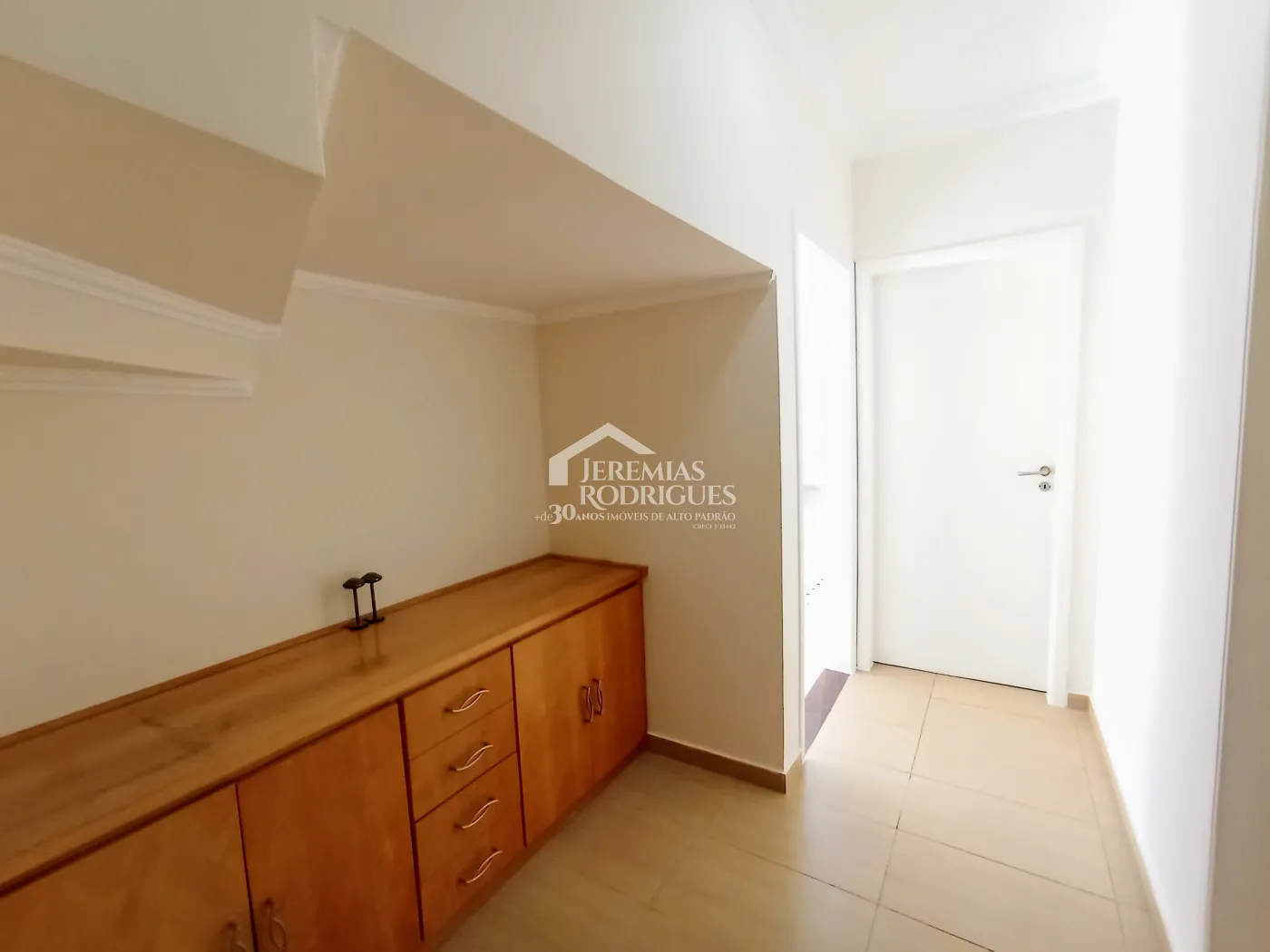 Casa para locação com 4 dormitórios no Condomínio Taubaté Village em Taubaté/SP.