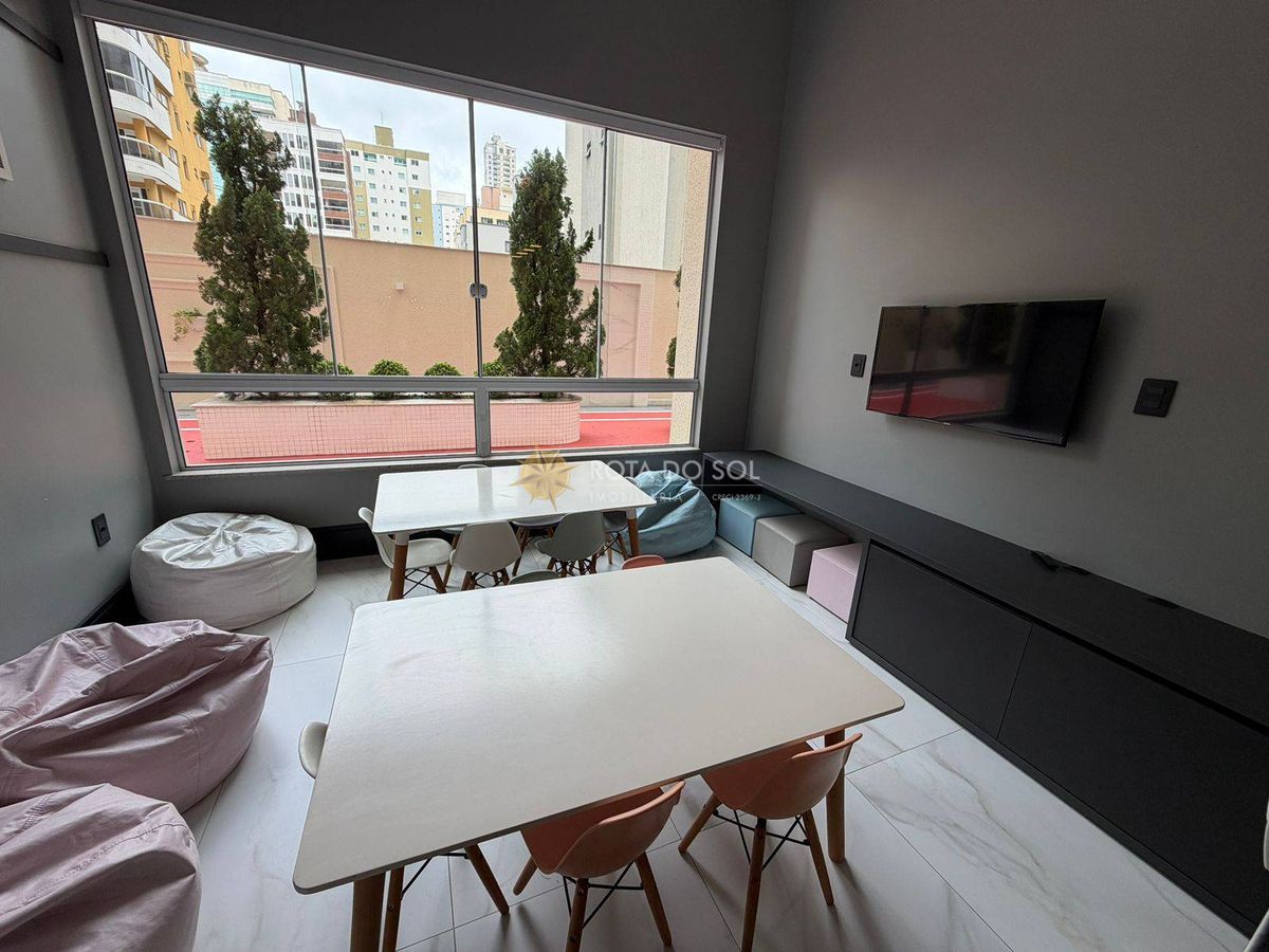 Apartamento Mobiliado 4 Suítes à Venda Meia Praia Itapema SC