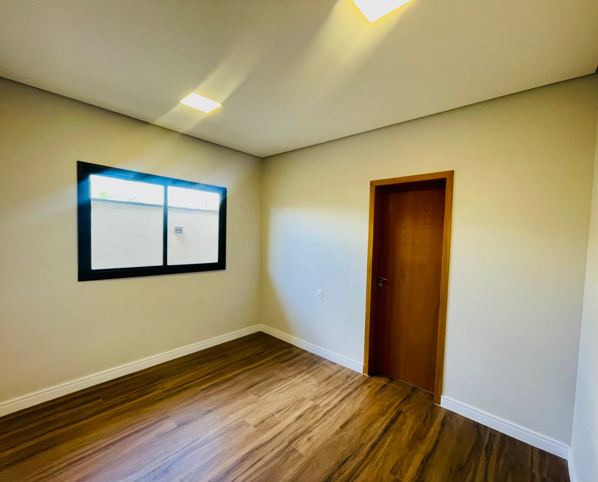 Casa para venda e locação com 3 dormitórios no Condomínio Terras do Vale em Caçapava/SP. 