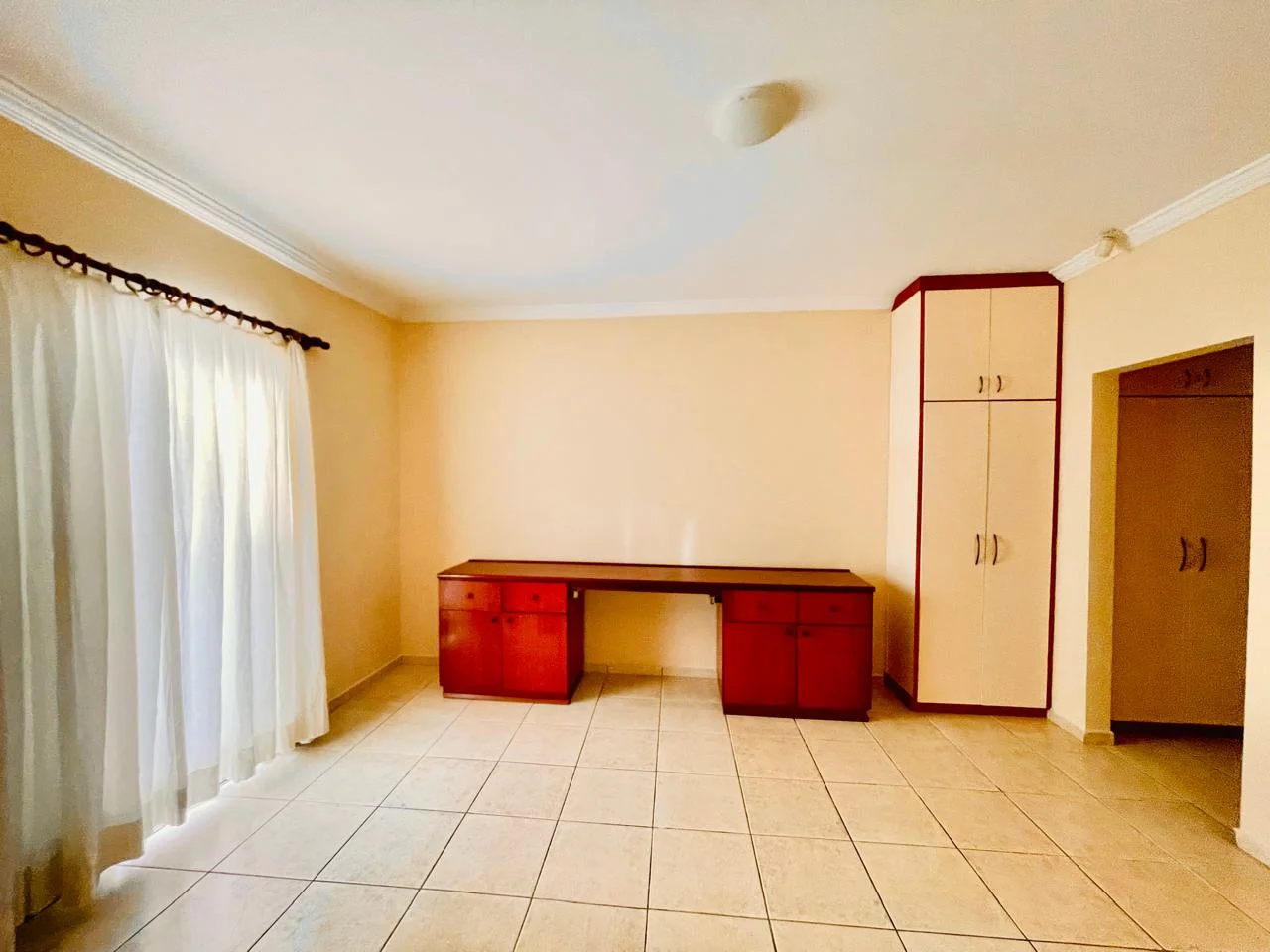 Casa com 3 dormitórios á venda no Condomínio Taubaté Village em Taubaté/SP.