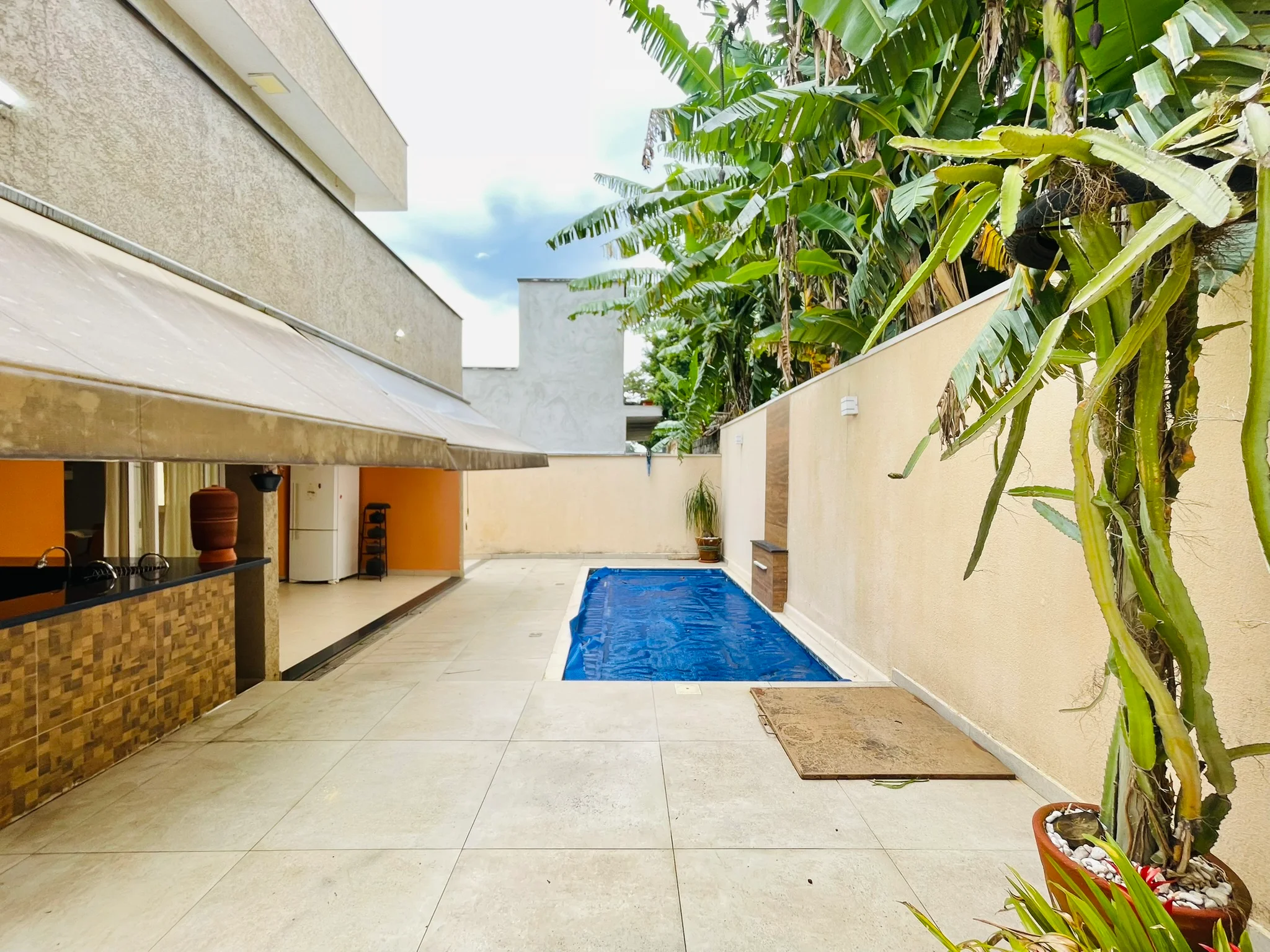 Casa à venda com 3 dormitórios no Condomínio Parque das Araucárias em Tremembé/SP. 