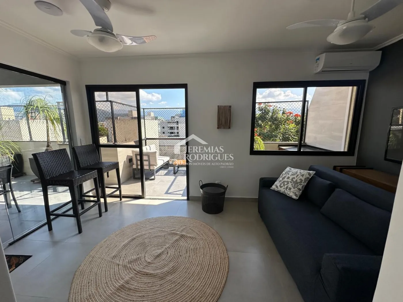 Apartamento duplex à venda com 3 dormitórios, 194 m² no Condomínio Lauro Rezende em Ubatuba/SP.