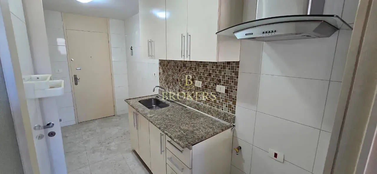 Apartamento à venda, Flamengo - Av Oswaldo Cruz - Varanda, quarto, cozinha e dependência completa -