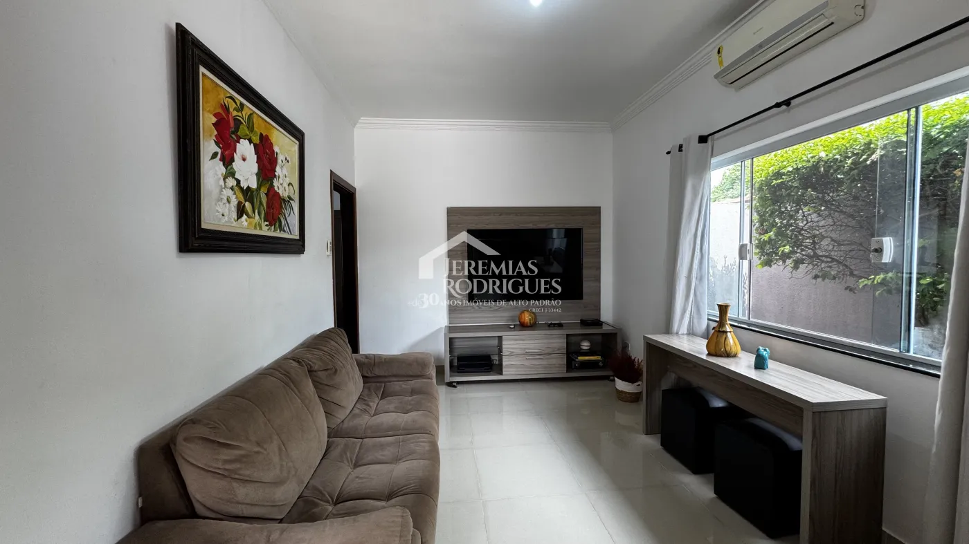 Casa para venda e locação com 3 dormitórios no bairro Chácara da Galega em Pindamonhangaba/SP.