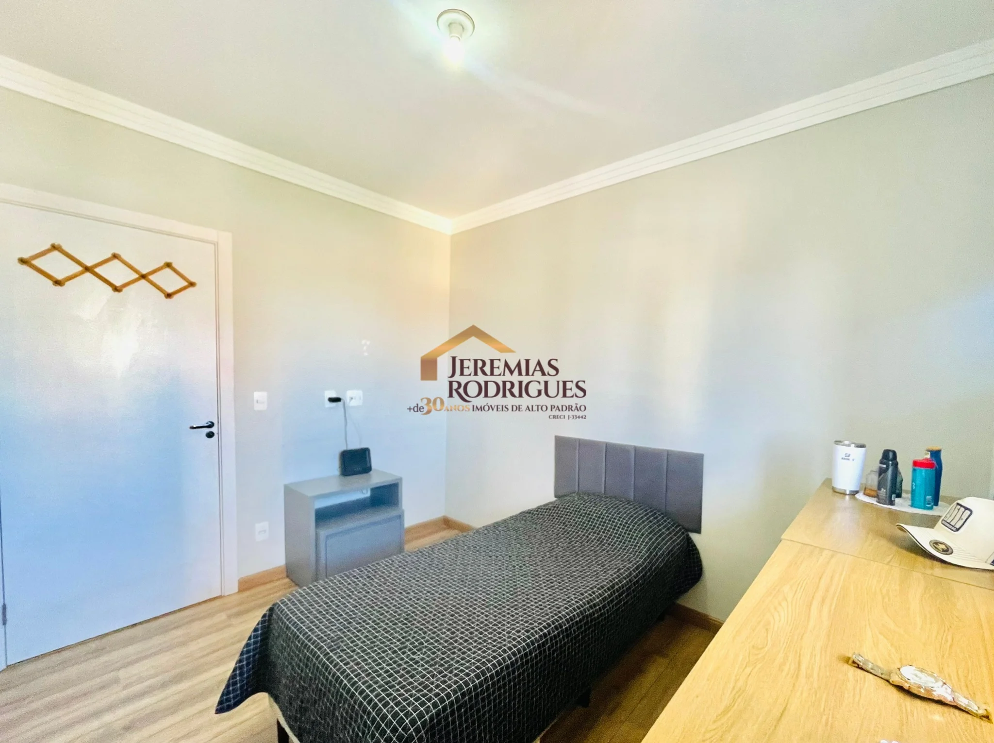 Apartamento à venda no Edifício Maison em Taubaté/ SP.