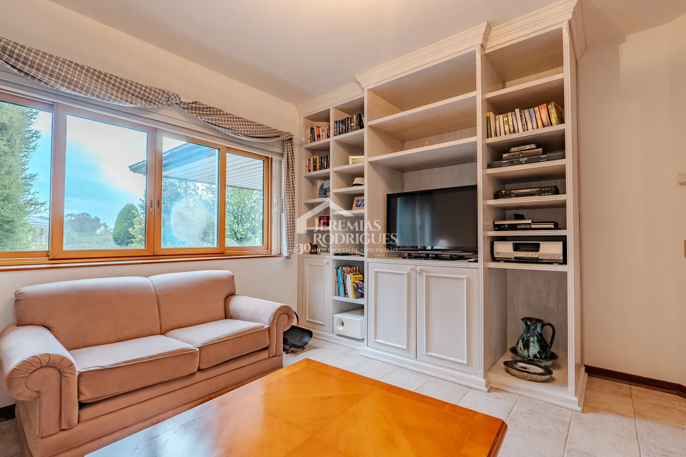 Casa com 4 suítes, 670 m² - Alto do Capivari - Campos do Jordão/SP.