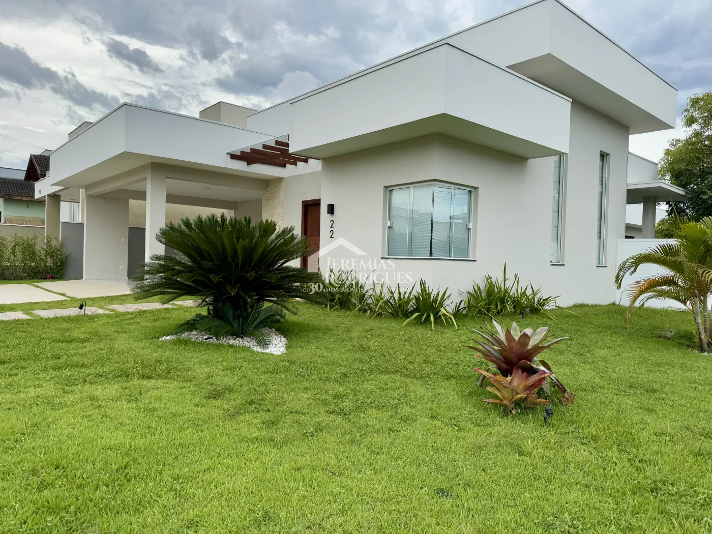 Casa à venda com 3 suítes no Condomínio Real Ville em Pindamonhangaba/SP.