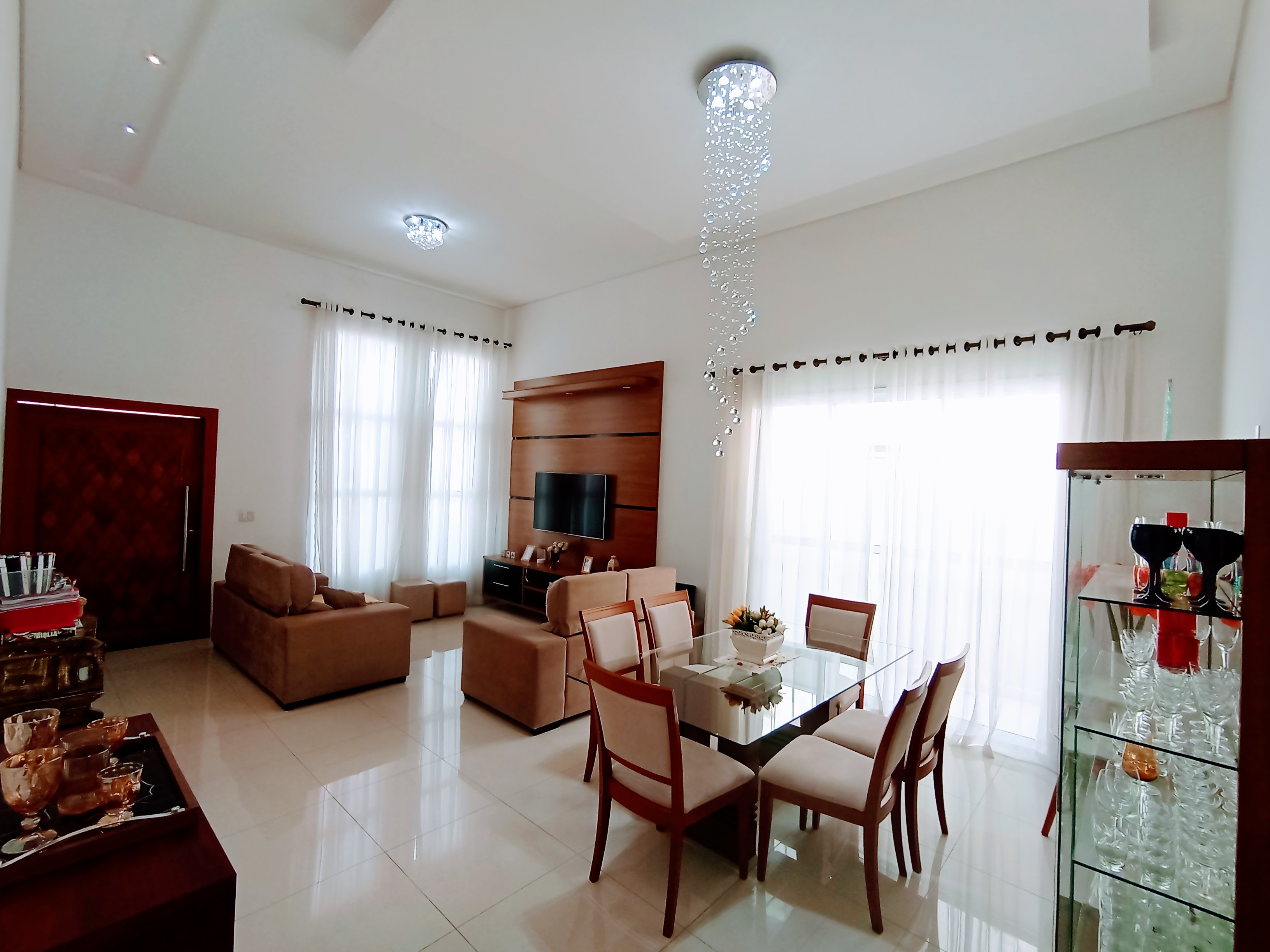 Casa à venda com 2 dormitórios no Condomínio Verdes Vales em Taubaté/SP.