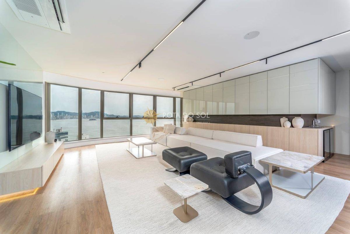 Yachthouse Apartamento Alto Padrão 4 Suítes no Centro de Balneário Camboriú SC