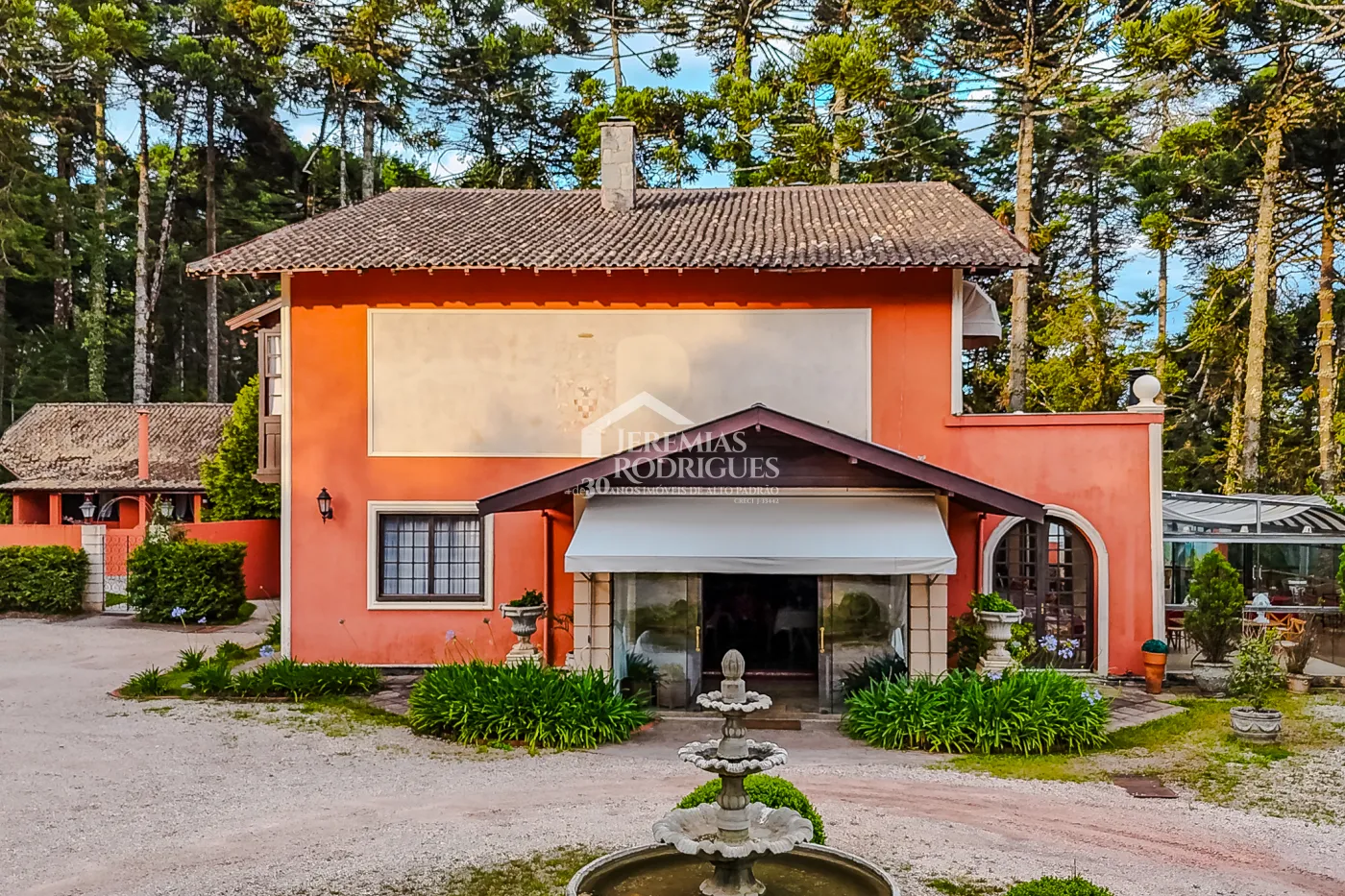 Pousada à venda no Capivari em Campos do Jordão/SP.