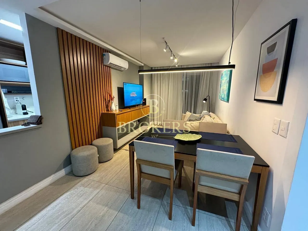Apartamento a venda. Ipanema na quadra da praia! 2 quartos (1 suíte), varanda com vista mar, vaga,