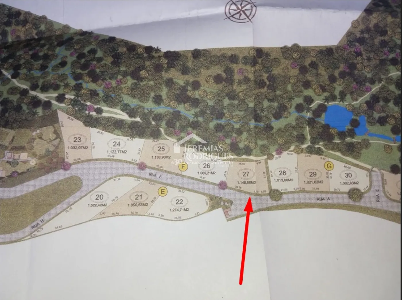 Terreno à venda com 1.068,58 m² no Condomínio Reserva Figueiredo em Campos do Jordão/SP.