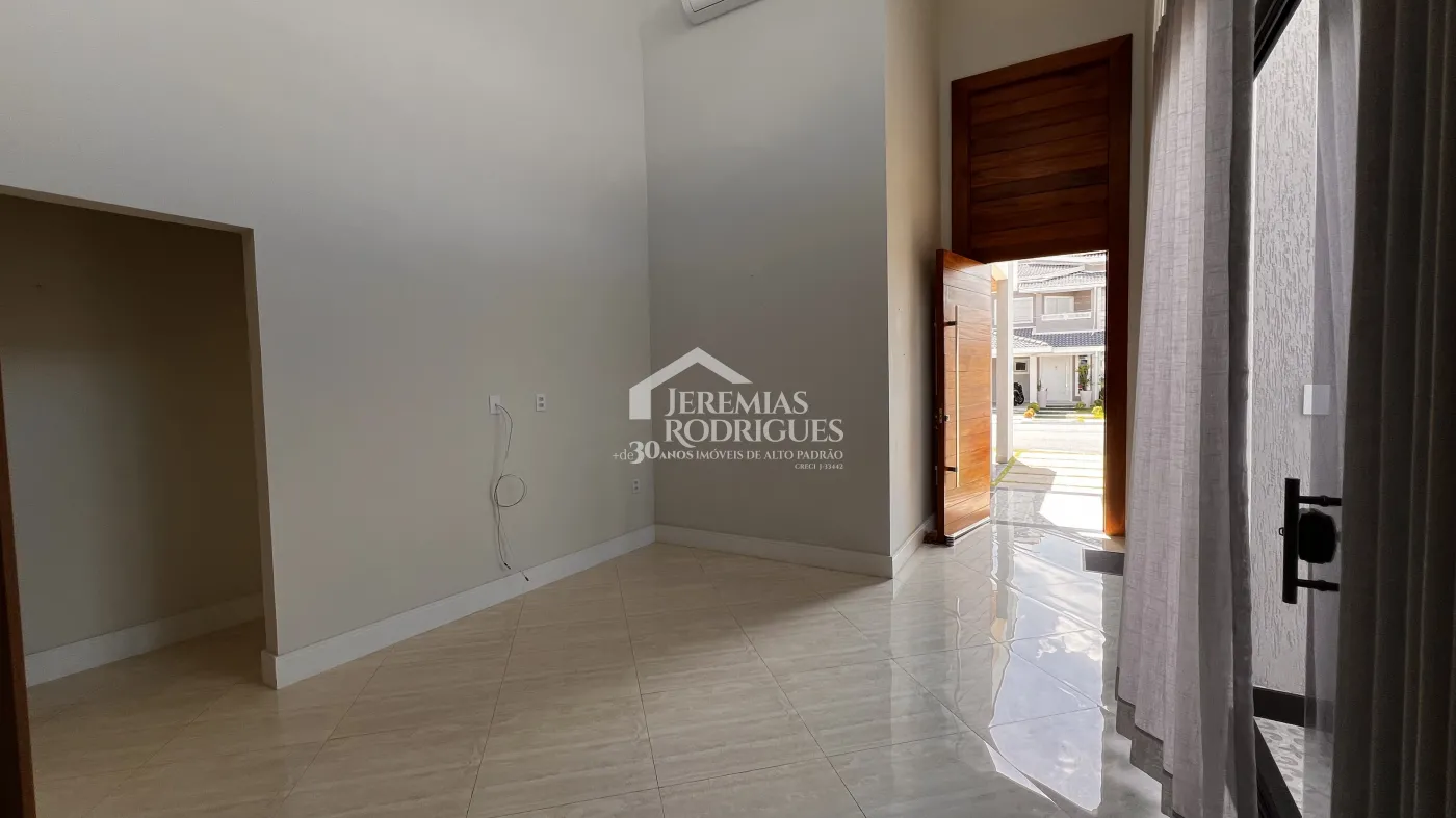 Casa à venda com 3 dormitórios no Condomínio Campos do Conde II em Tremembé/SP.