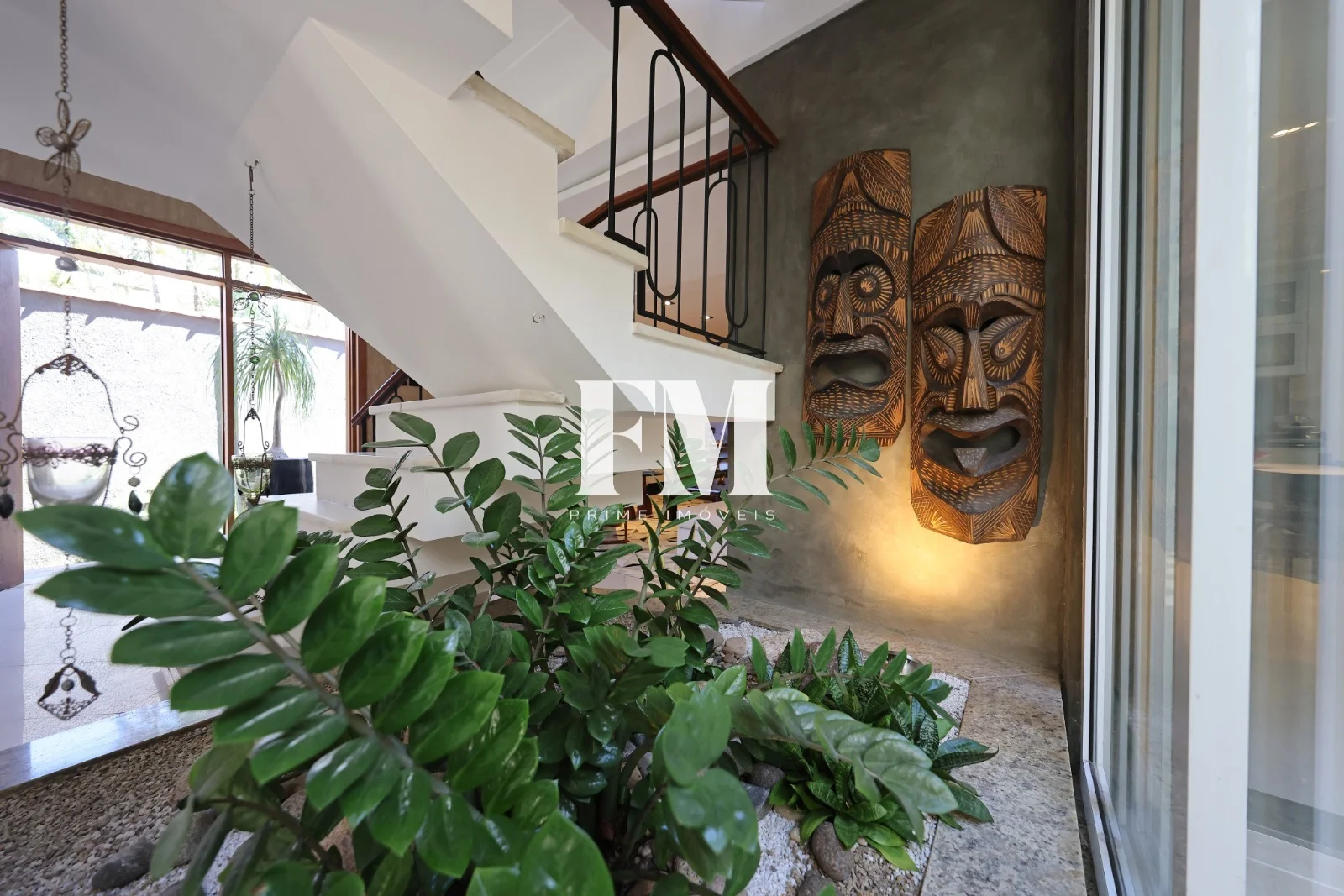 Santa Teresa | 6 Quartos (3 Suítes) | 1.100m² de Terreno com Piscina e Vista para a Natureza - foto 11