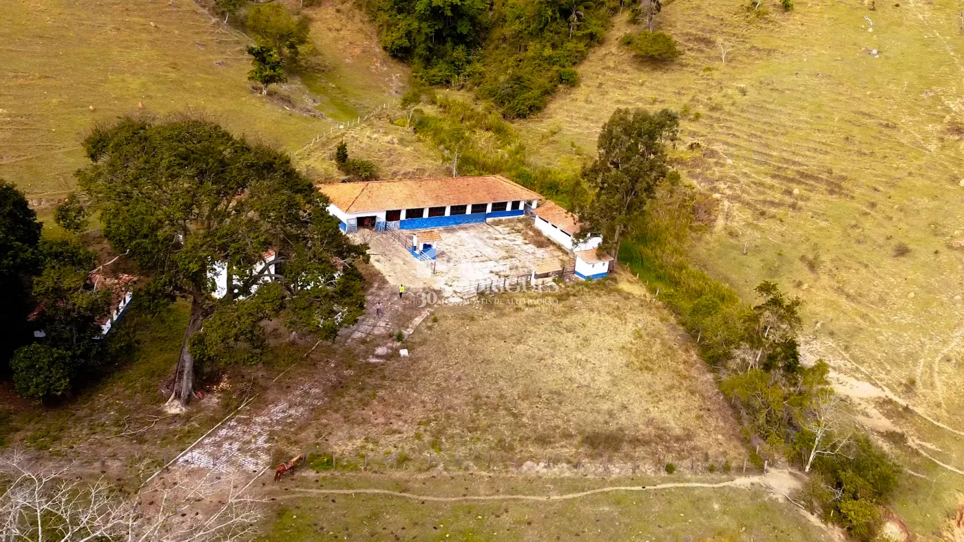 Fazenda à venda com 2.544 hectares em Santa Branca/SP.
