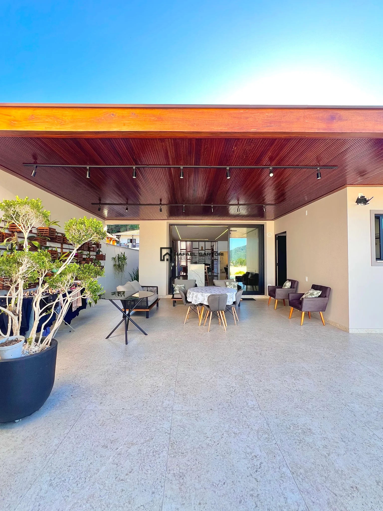 CASA ALTO PADRAO BAIRRO AGUA VERDE