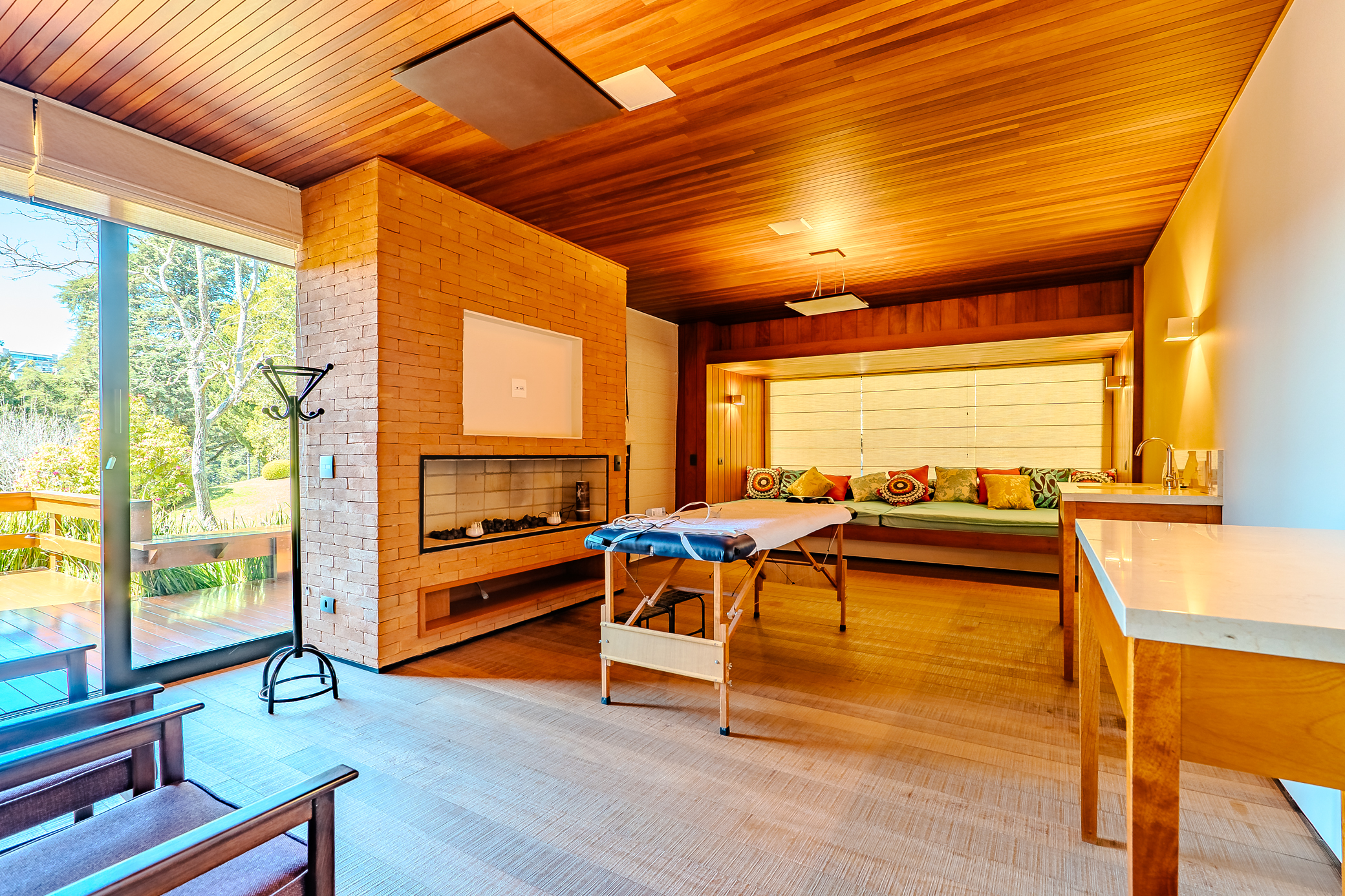 Mansão à venda com 7 suítes no Condomínio Vila Simonsen em Campos do Jordão/SP.