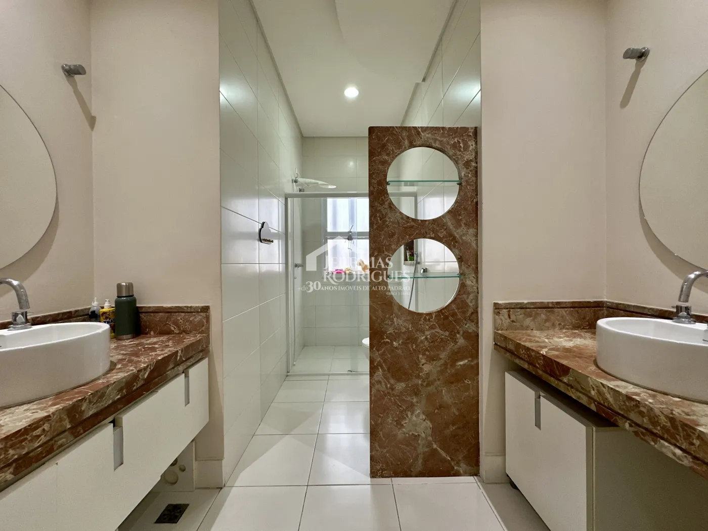 Casa à venda com 3 dormitórios no Condomínio Campos do Conde I em Tremembé/SP