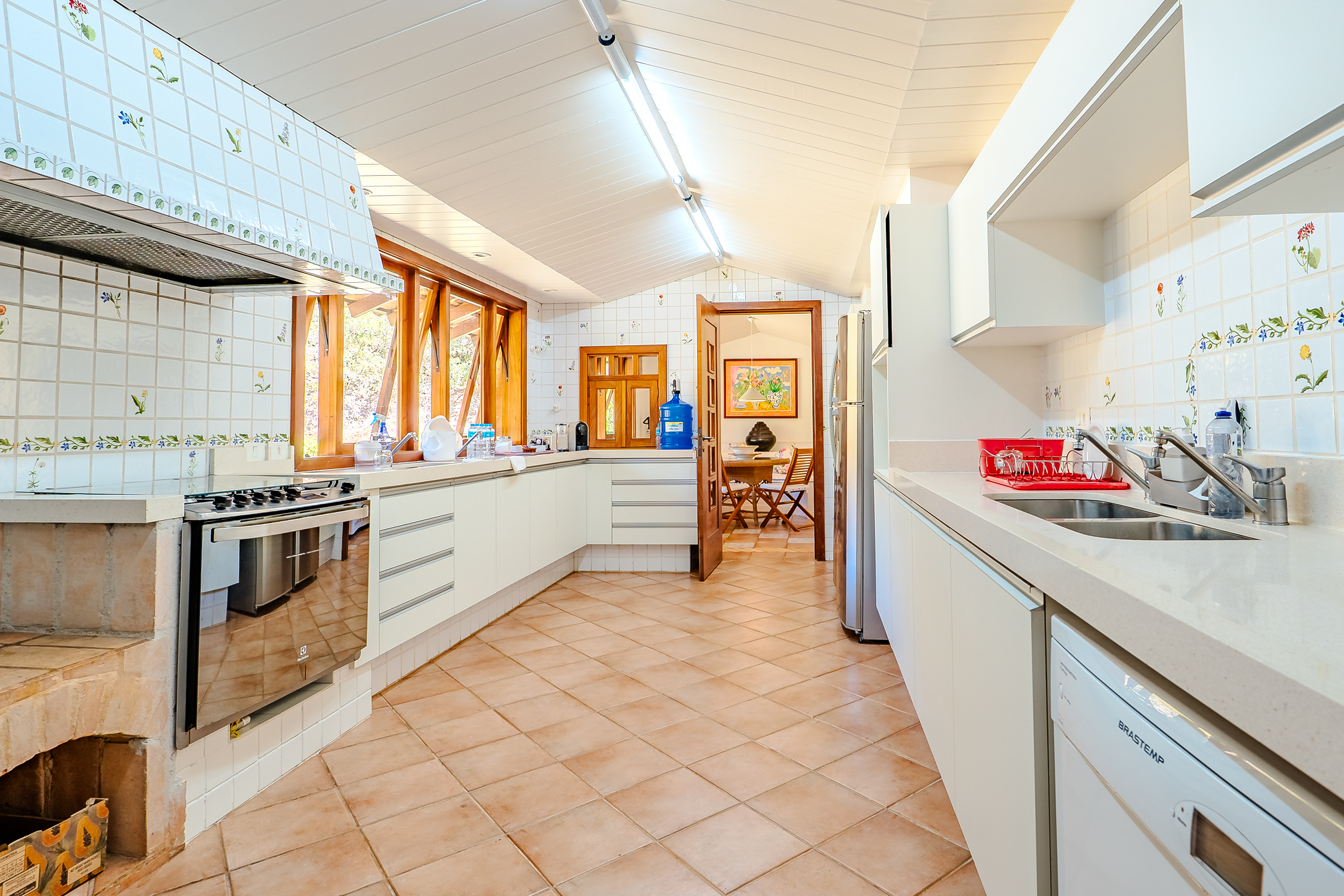 Mansão à venda com 7 suítes no Condomínio Vila Simonsen em Campos do Jordão/SP.