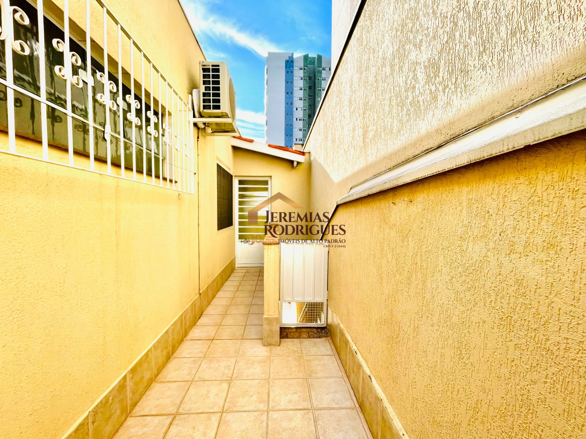 Casa para locação e venda no Centro em Taubaté/SP. — foto 24
