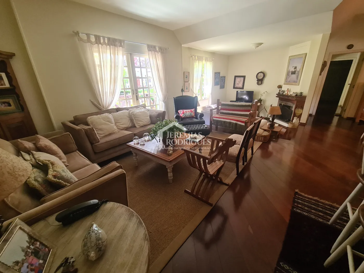 Apartamento para venda com 3 dormitórios no Condomínio Velden Village em Campos do Jordão/SP