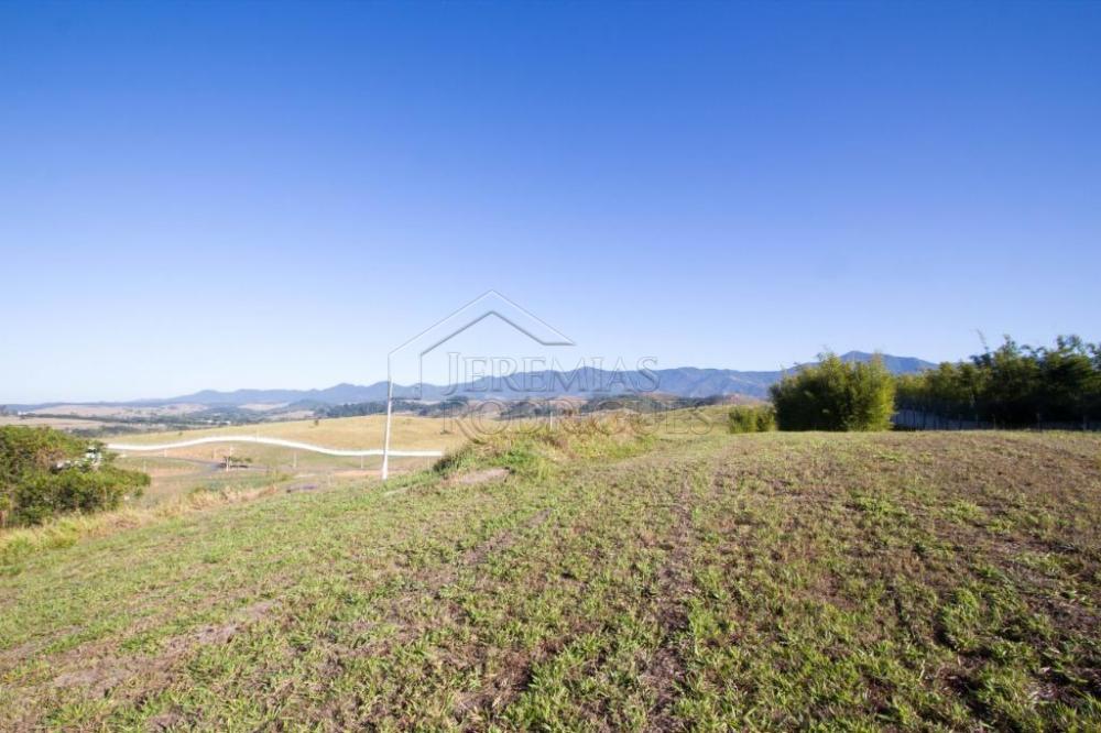 Terreno à venda com 1.000 m² no Condomínio Village da Serra em Tremembé/SP.