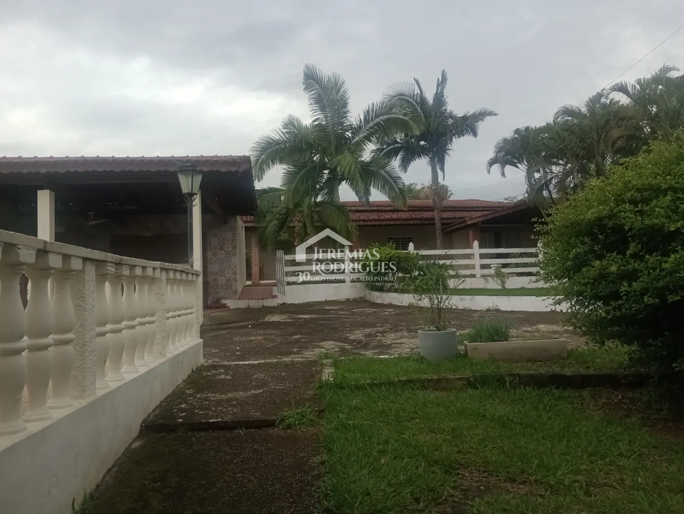 Chácara para locação com 2 dormitórios no Condomínio Recanto do Sol em Pindamonhangaba/SP.