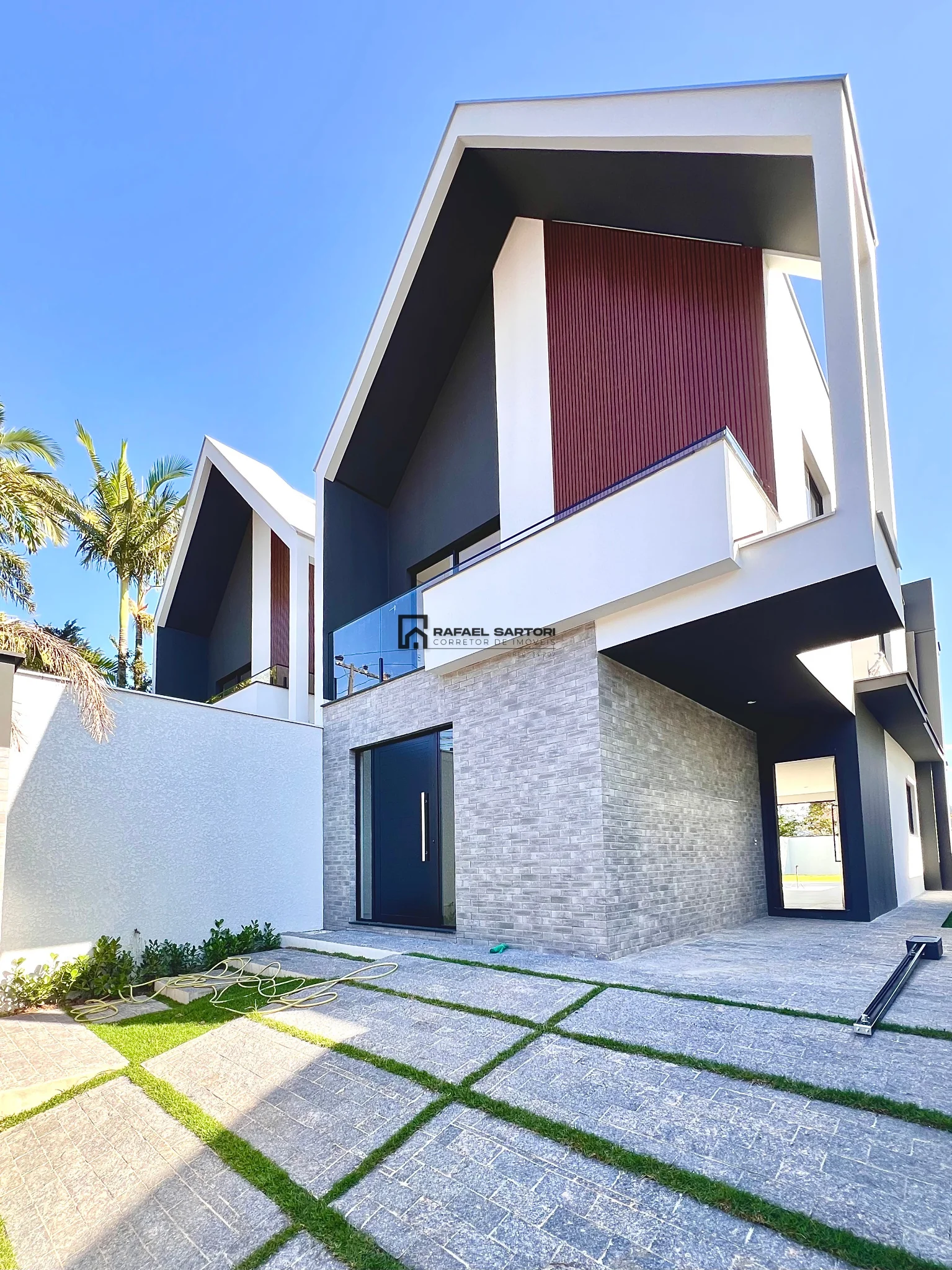 CASA COM 03 SUITES NO AMIZADE