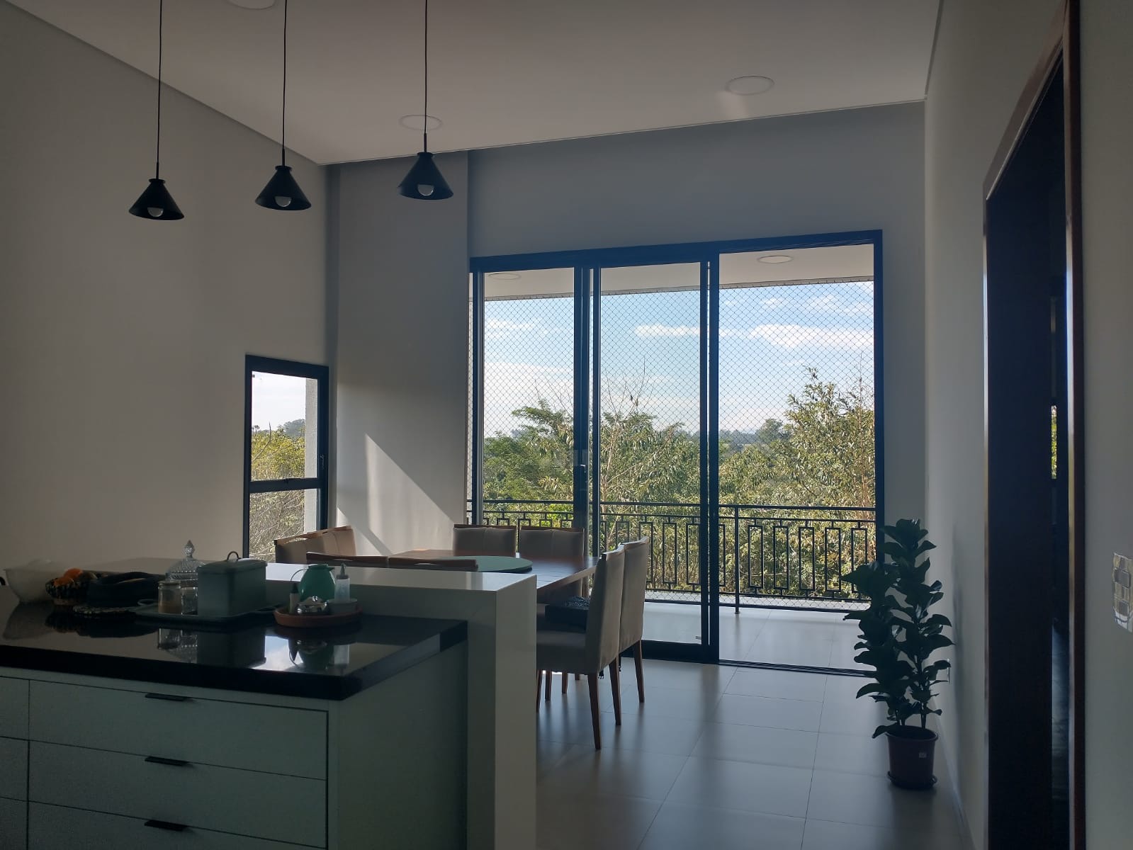 Casa à venda com 3 suítes no Condomínio Reserva dos Lagos em Pindamonhangaba/SP.