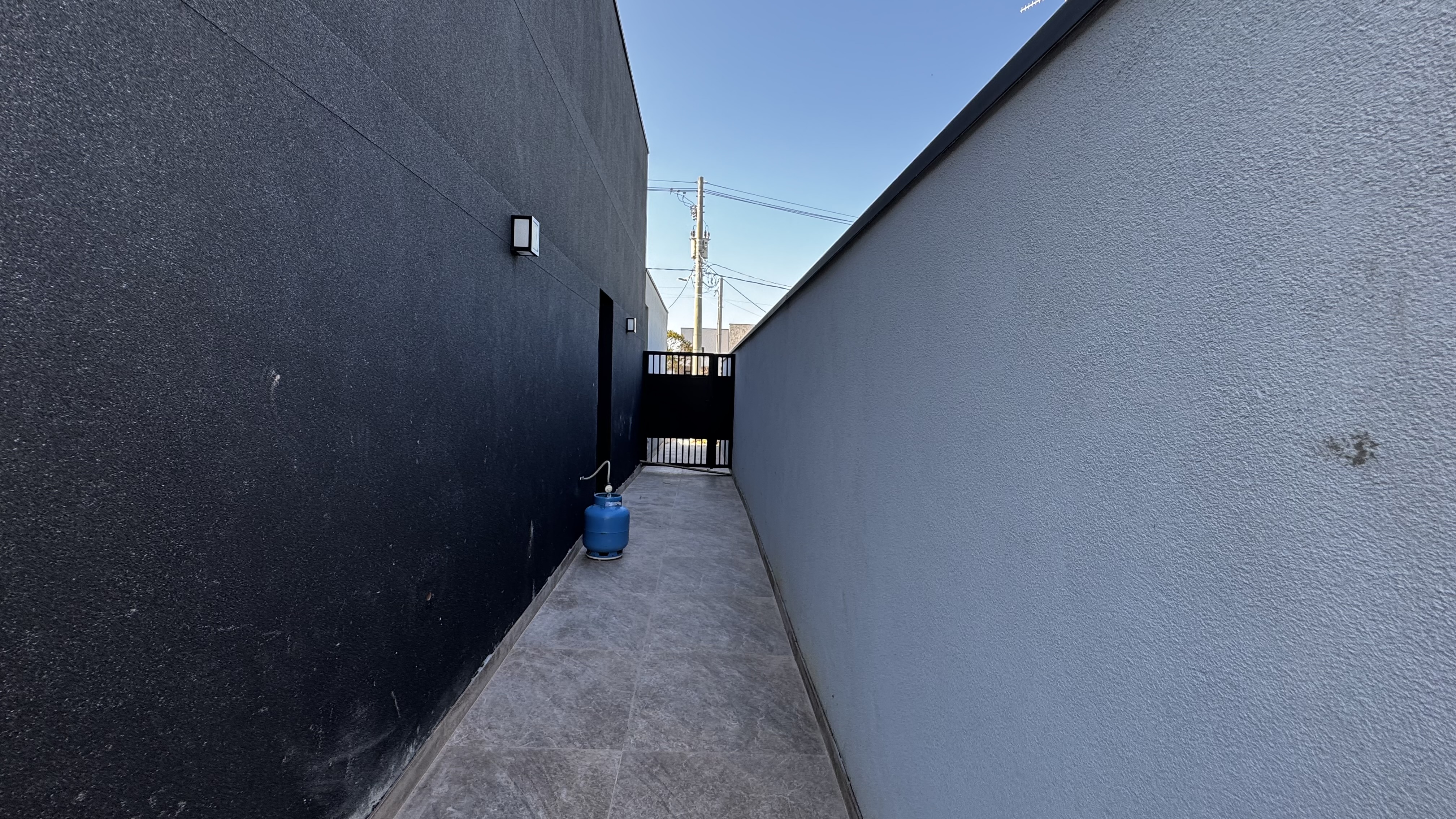 Casa para venda e locação com 3 suítes no Condomínio Reserva dos Lagos em Pindamonhangaba/SP.