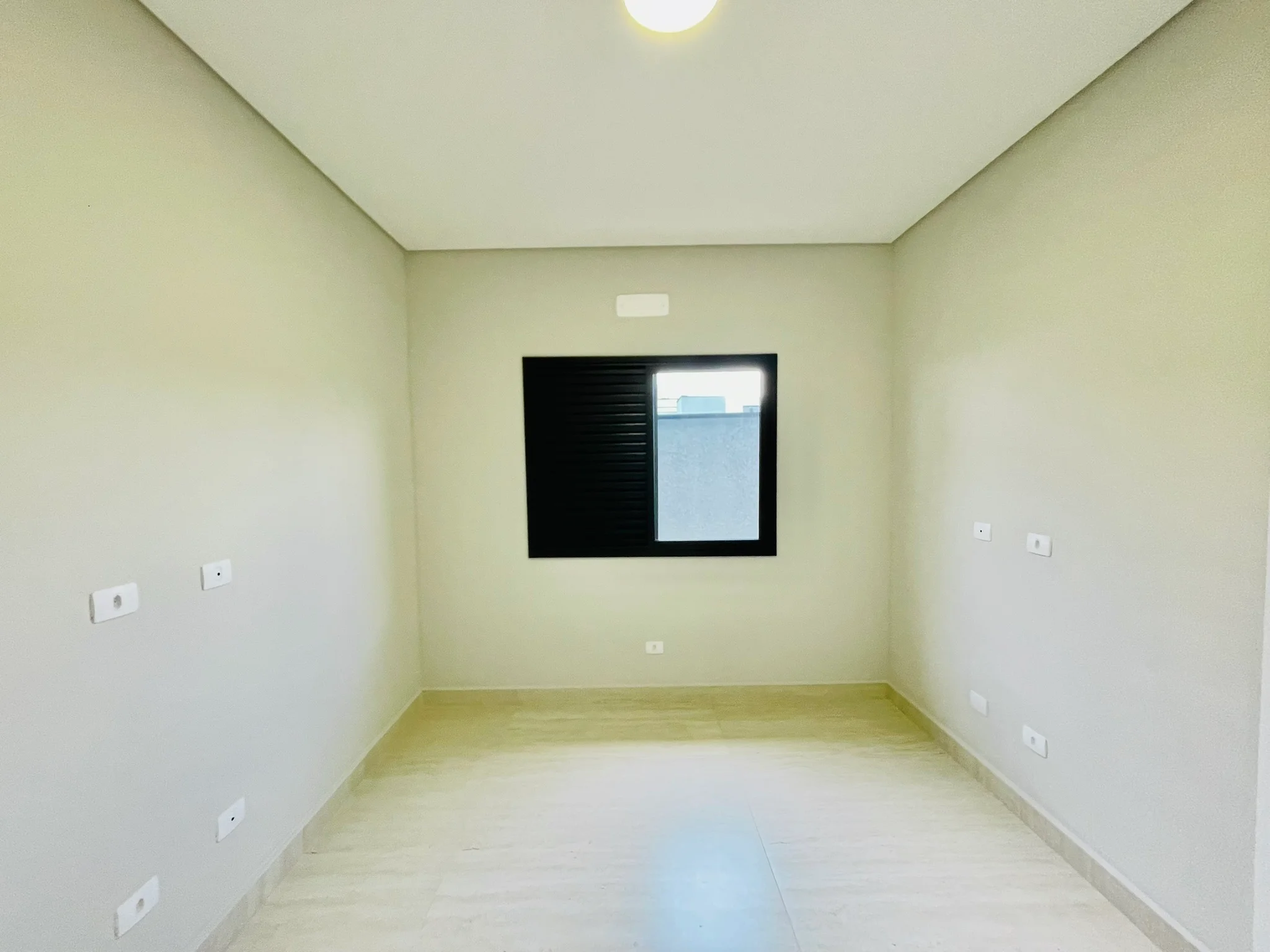 Casa à venda com 3 suítes no Condomínio Ouro Ville em Taubaté/SP. 