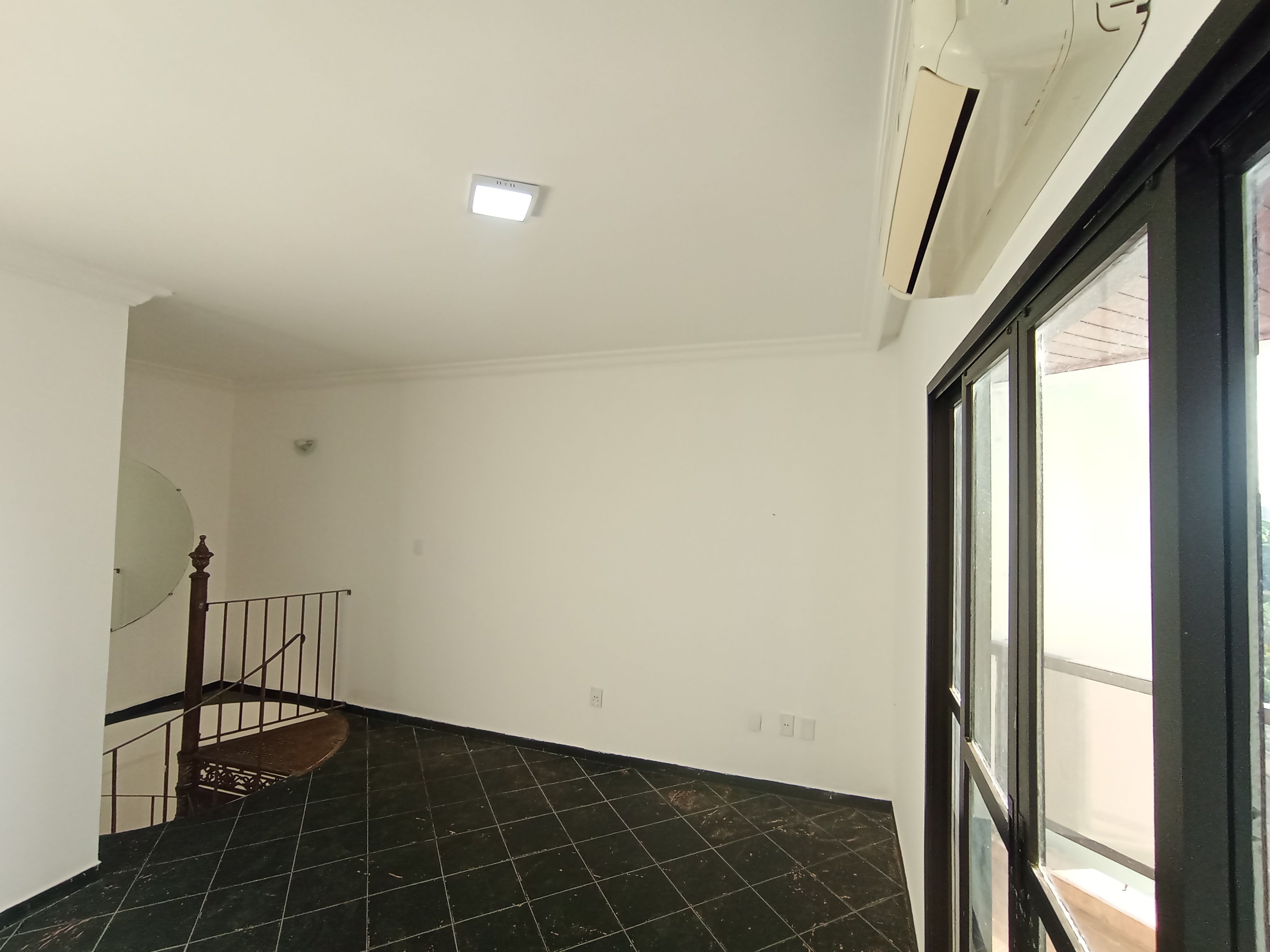 Cobertura à venda com 3 dormitórios, 125 m² no Edifício Michel Abud em Taubaté/SP.