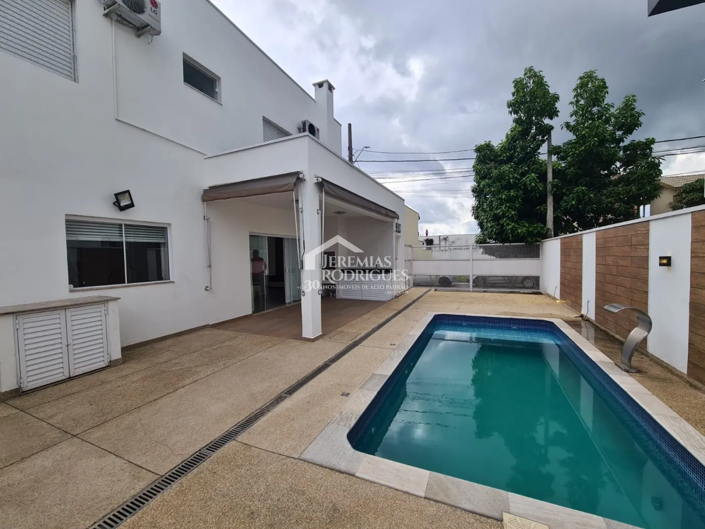 Casa com 3 dormitórios, 235 m² - Condomínio Campos do Conde I - Tremembé/SP.