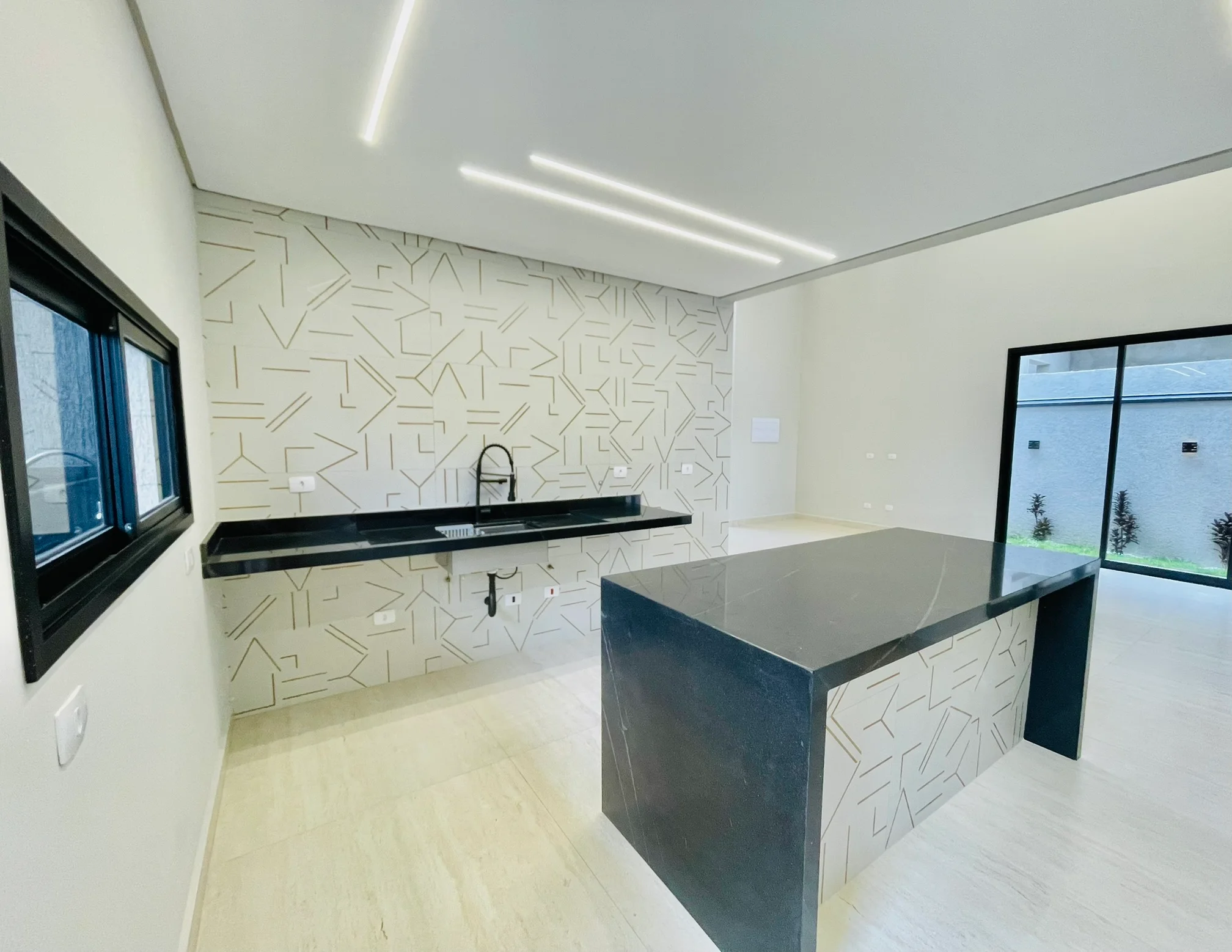 Casa à venda com 3 suítes no Condomínio Ouro Ville em Taubaté/SP. 