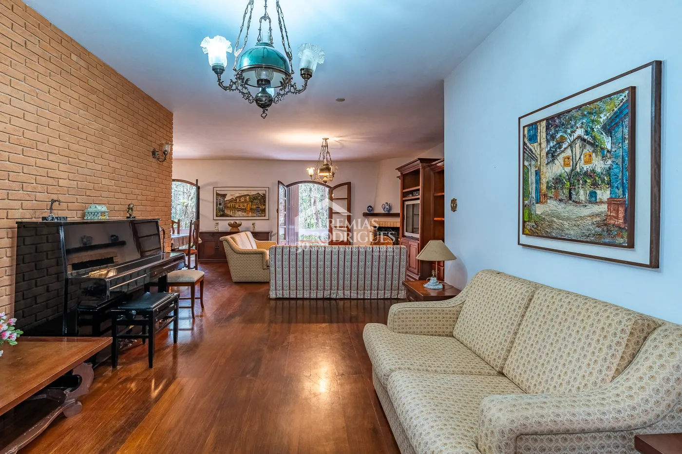 Casa com 7 dormitórios, 924 m² - Recanto das Araucárias - Campos do Jordão/SP
