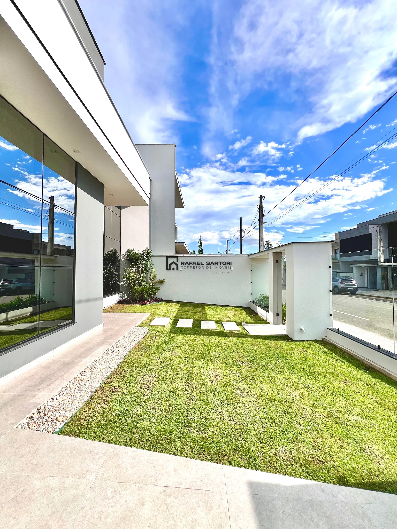 CASA NOVA COM 04 QUARTOS NO AMIZADE