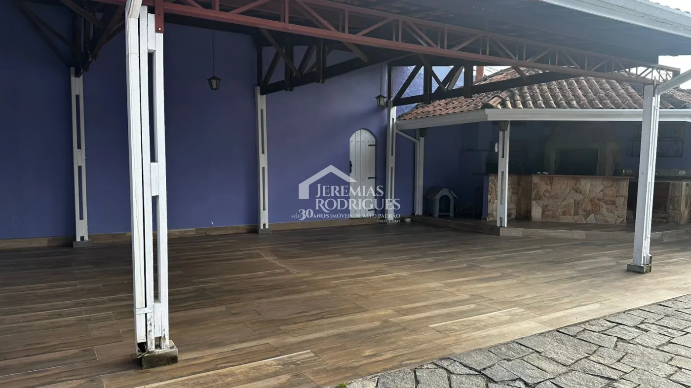 Casa para venda com 3 suítes no bairro Vila Ondina em Campos do Jordão/SP