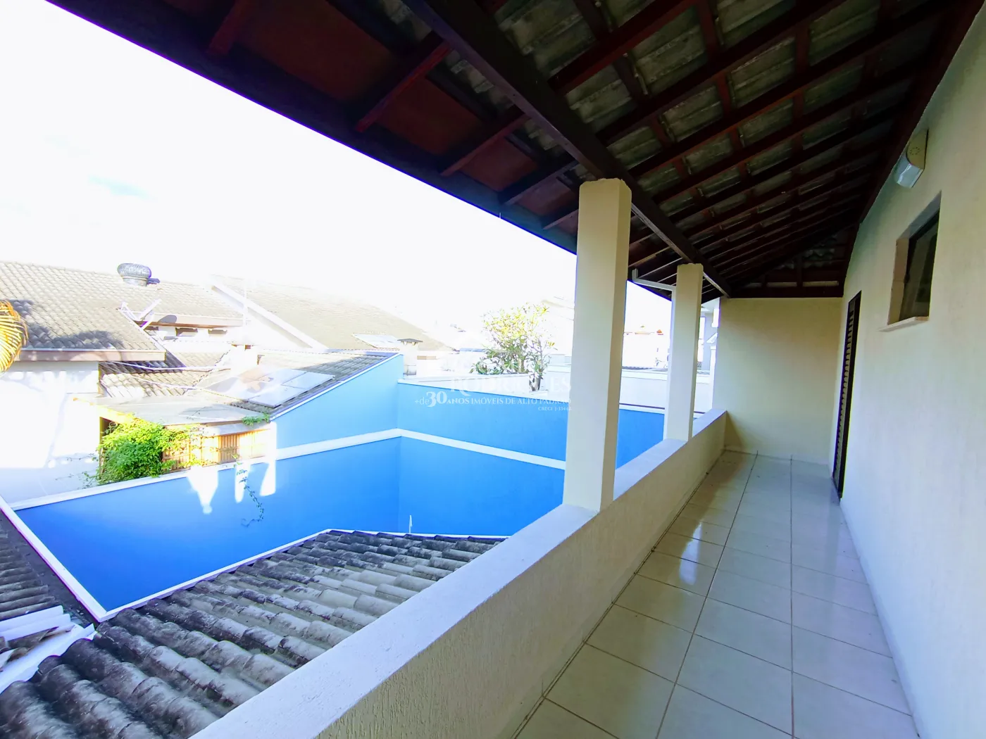 Casa para venda e locação com 4 dormitórios no Condomínio Campos do Conde I em Tremembé/SP