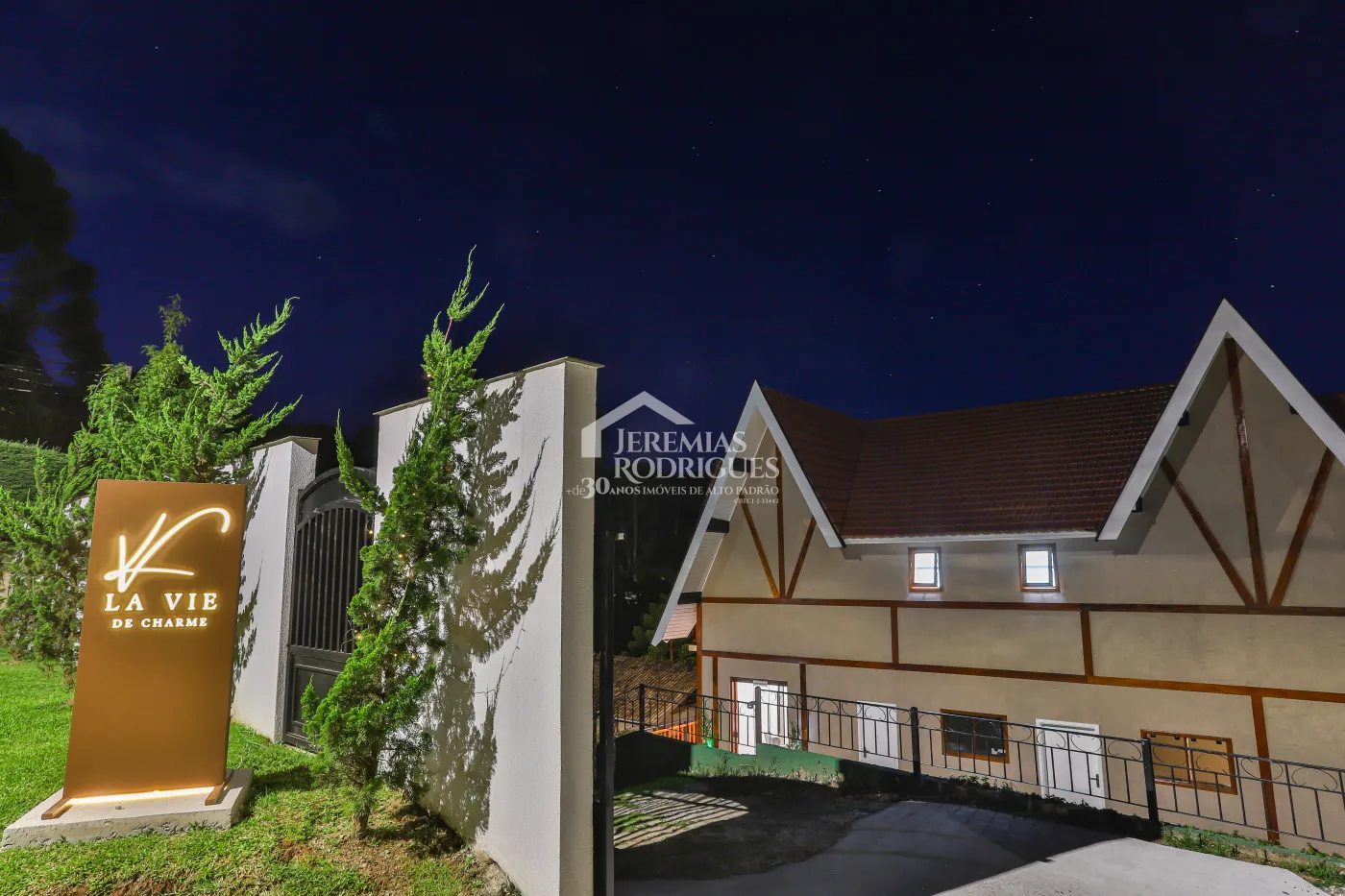 Pousada com 10 suítes, 518 m² - Recanto das Araucárias - Campos do Jordão/SP.