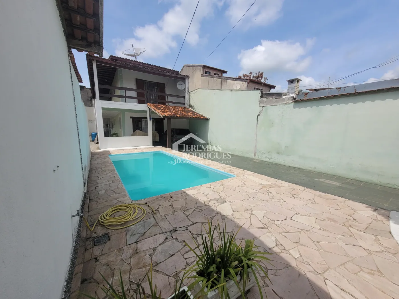 Casa para venda e locação com 3 dormitórios no bairro Bela Vista em Pindamonhangaba/SP