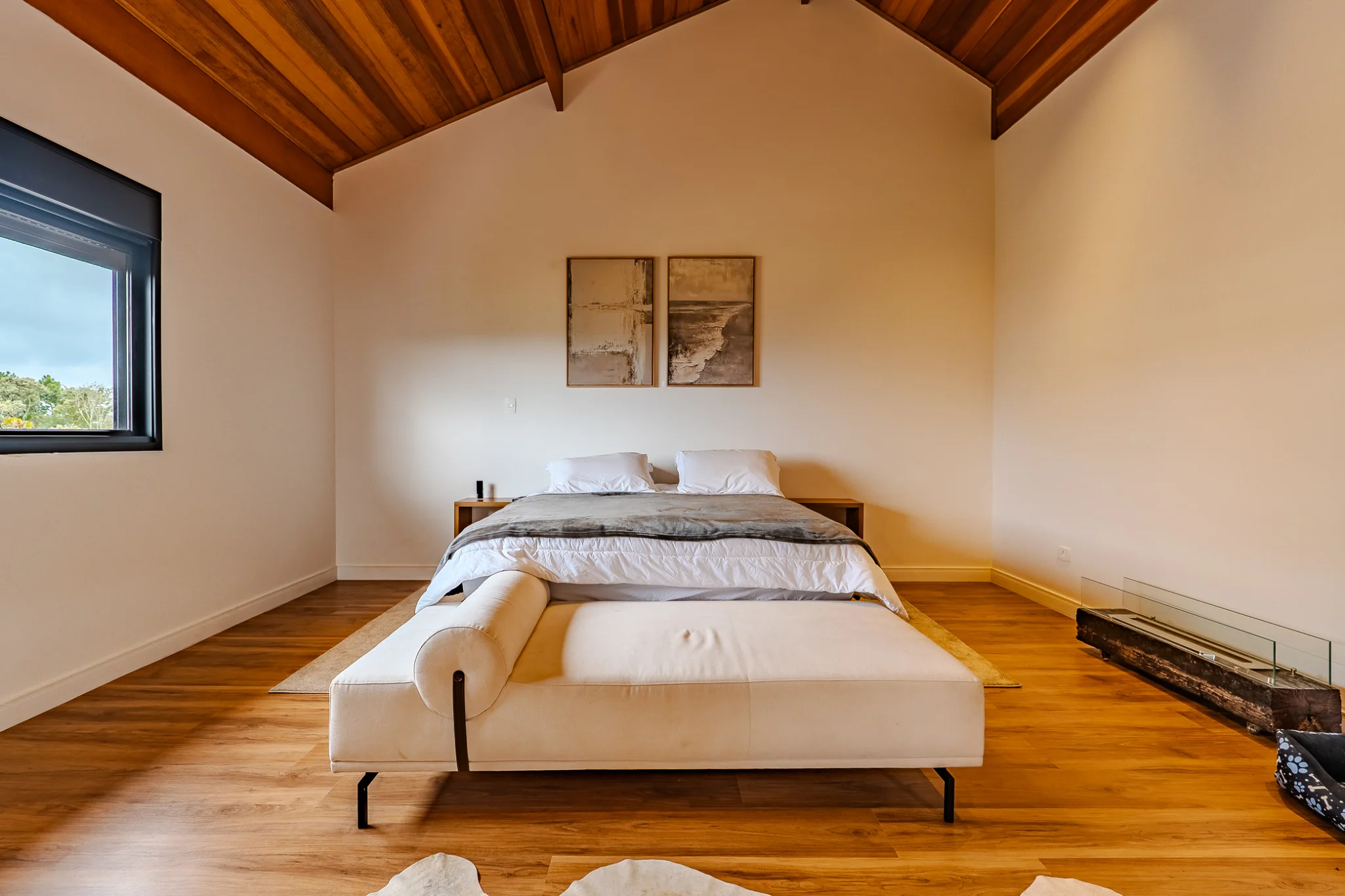 Casa à venda com 4 suítes no Condomínio Beverly Hills em Campos do Jordão/SP. 