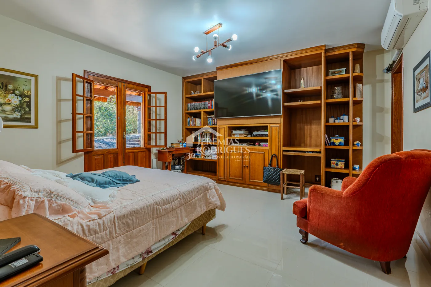 Fazenda à venda com 183.000 m² em Campinas/SP.