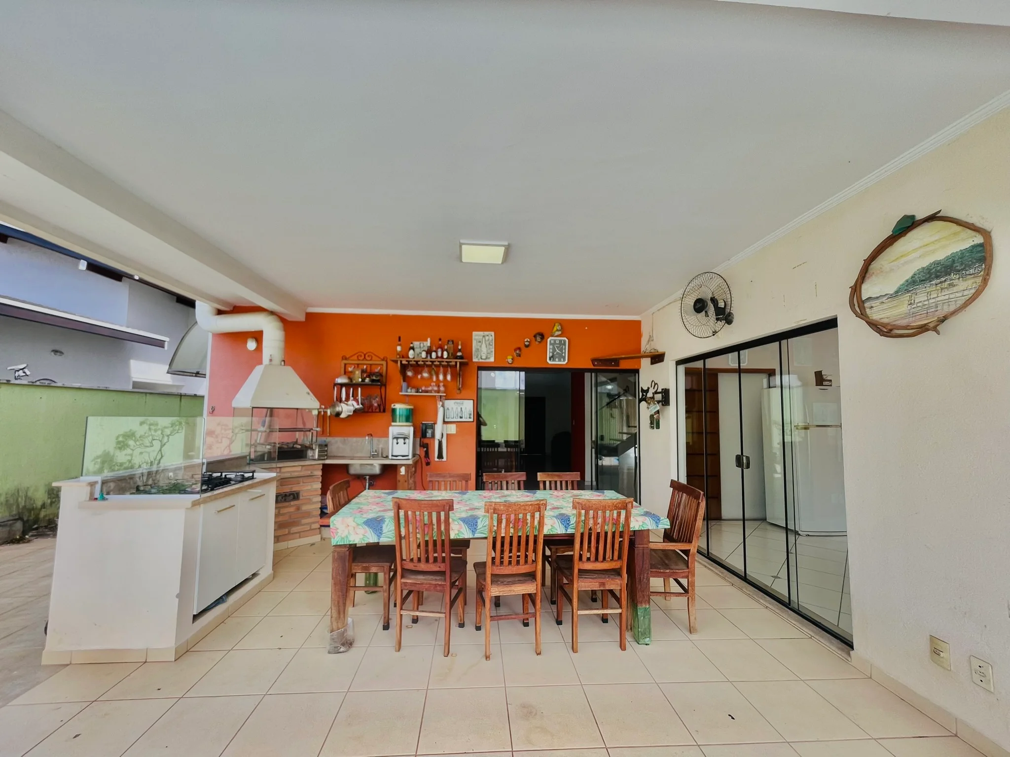 Casa à venda com 4 dormitórios no Condomínio Real Ville em Pindamonhangaba/SP. 