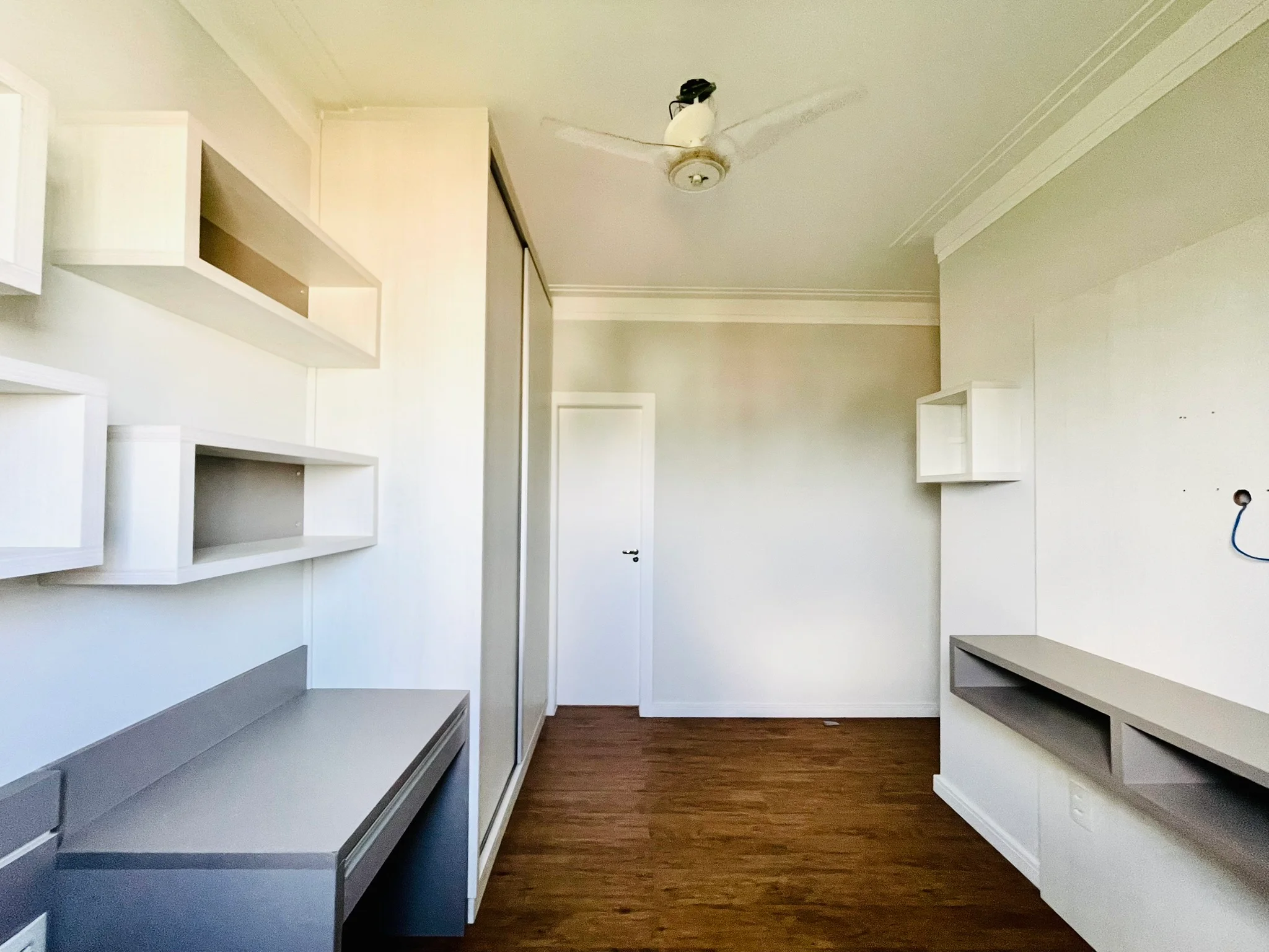 Cobertura duplex com 3 dormitórios no Condomínio Monte Castelo em  Taubaté/SP. 