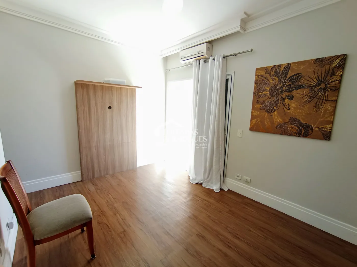 Casa para venda com 3 dormitórios no Condomínio Campos Do Conde II Versailles em Tremembé/SP