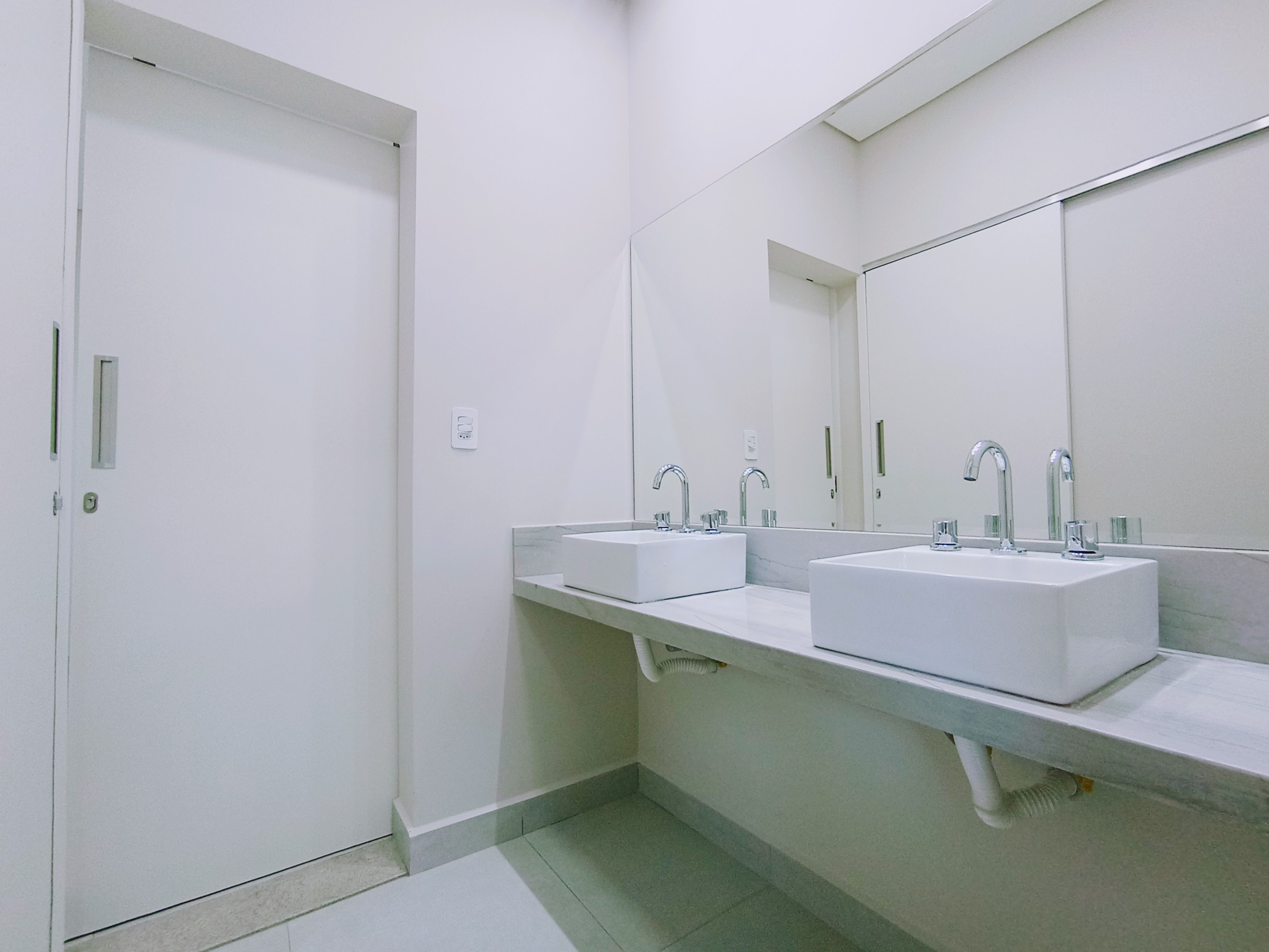 Casa à venda com 3 dormitórios no Condomínio Ouro Ville em Taubaté/SP.