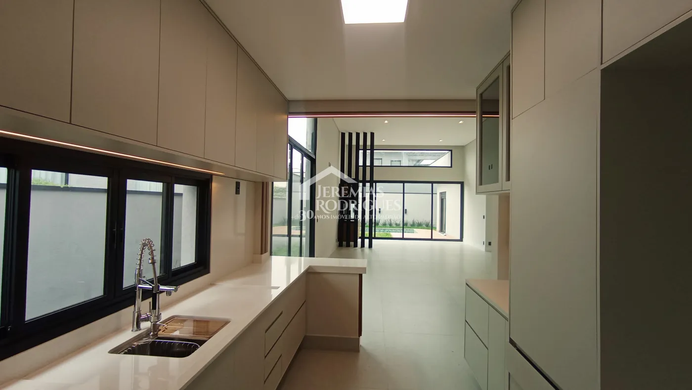 Casa à venda com 4 dormitórios no Condomínio Terras de San Marco em Taubaté/SP.